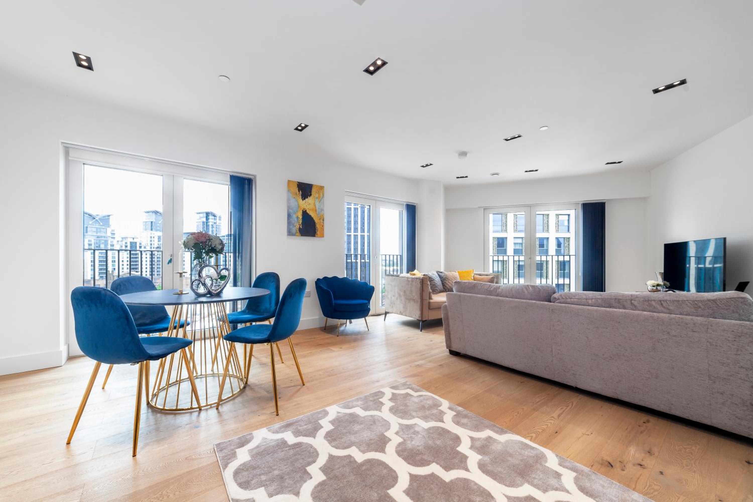 Stylish central 2BDR flat, comm garden I Smarthost
