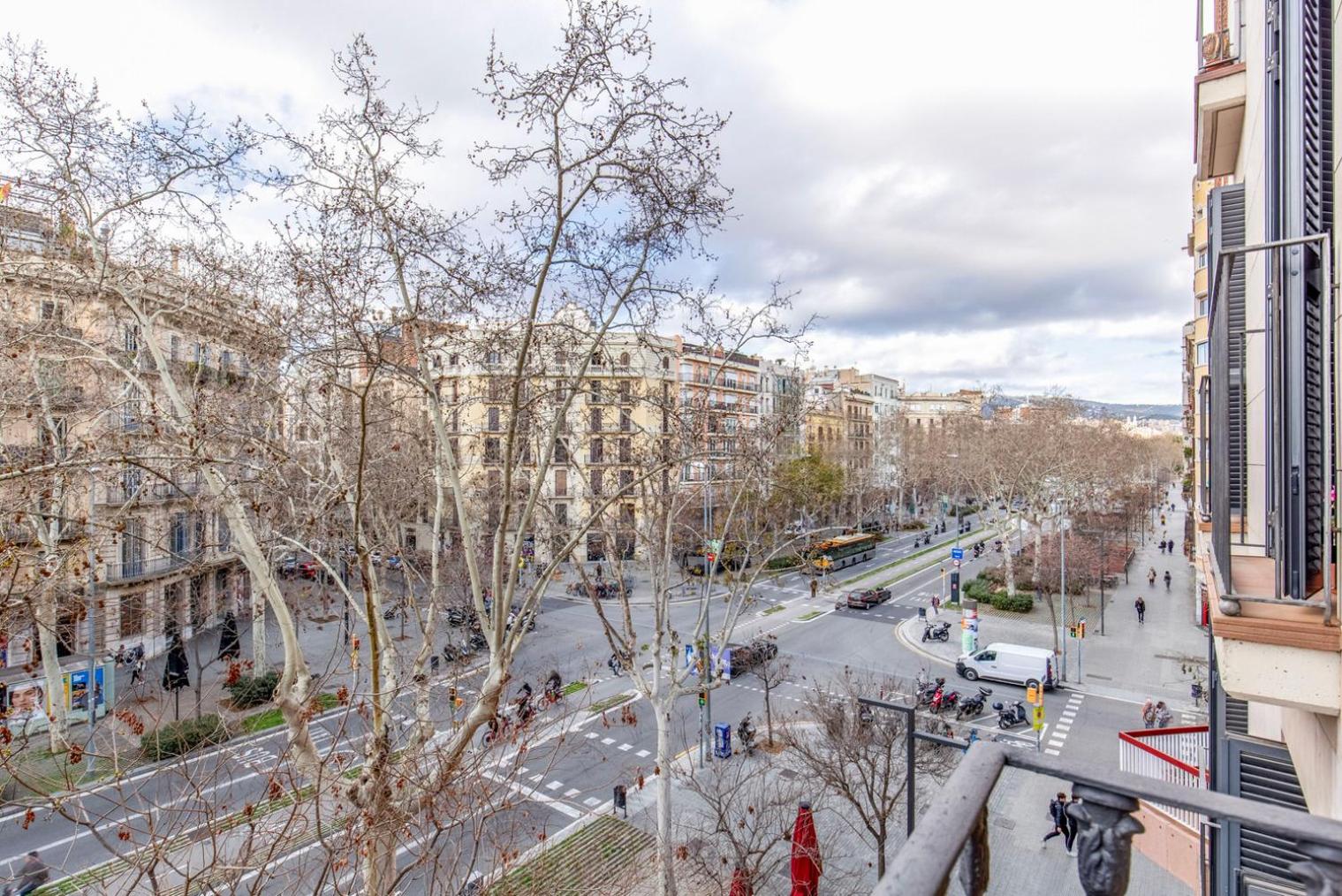 Blueground La Dreta de lEixample balcony BCN-130