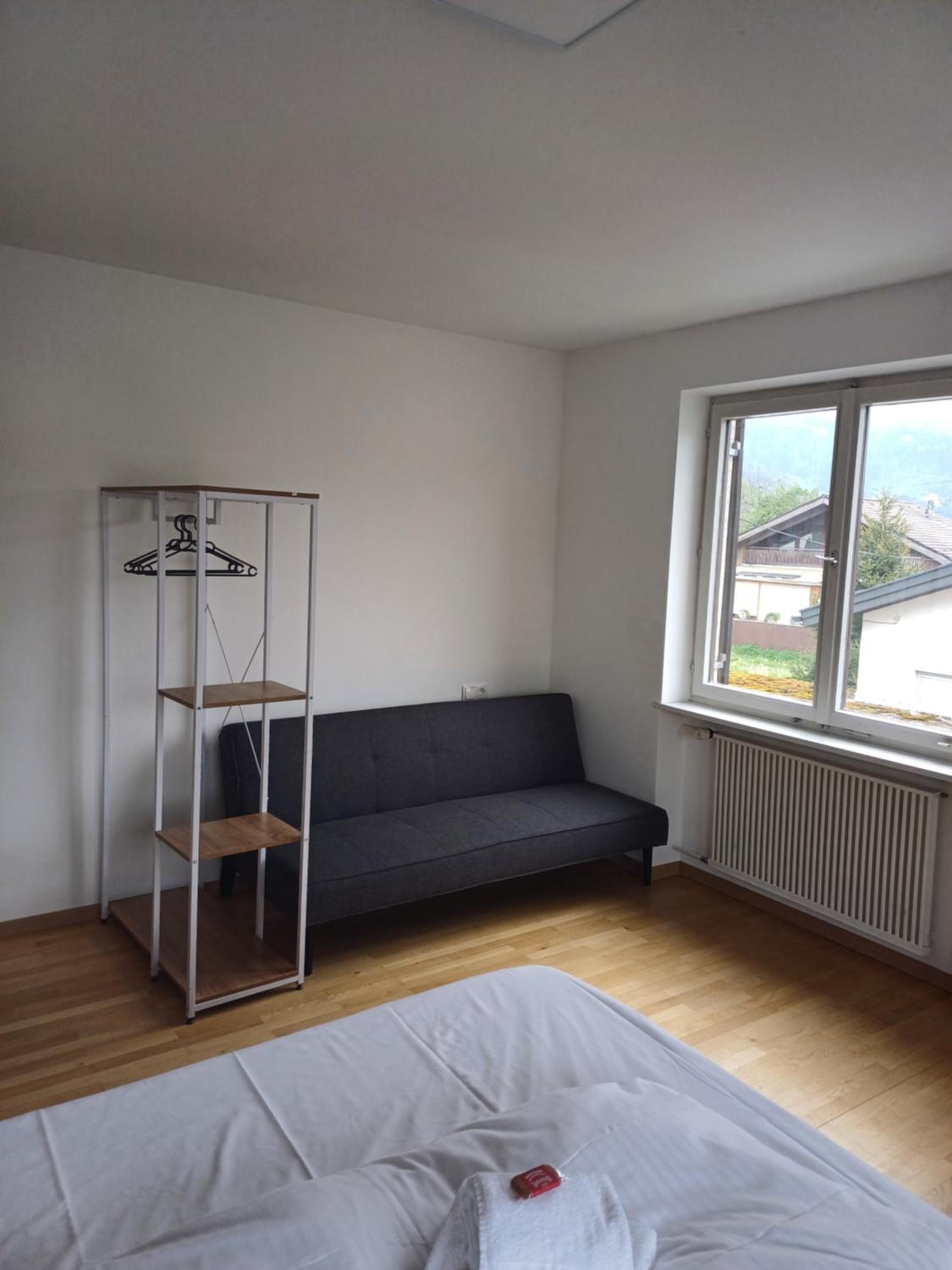 CROWN LIVING Design Apartment Mäder - Ideal für Feriengäste und Geschäftsreisende, gratis Parkplatz, Fahrrad- und Skiraum, Küche, Self Check-in