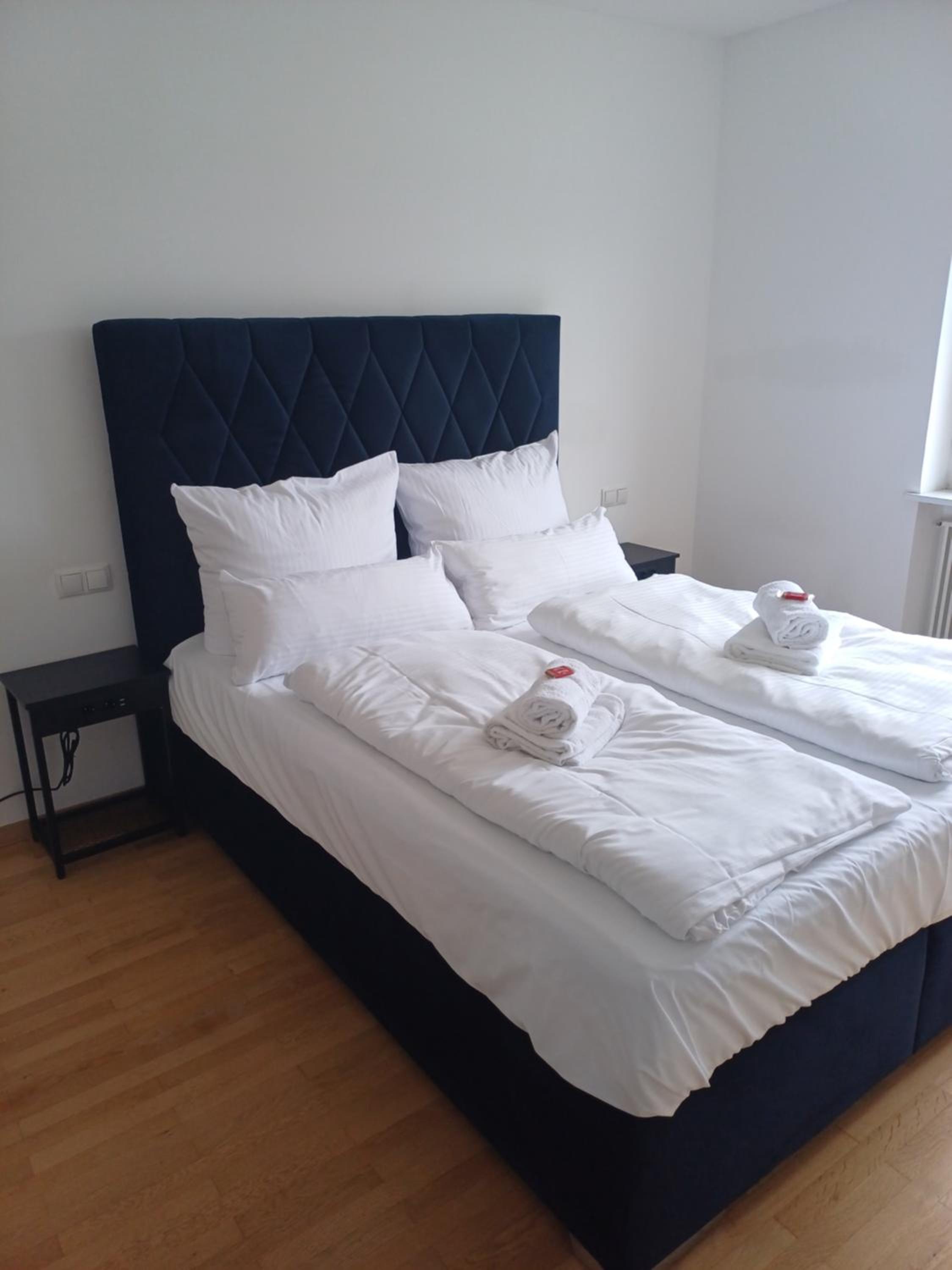 CROWN LIVING Design Apartment Mäder - Ideal für Feriengäste und Geschäftsreisende, gratis Parkplatz, Fahrrad- und Skiraum, Küche, Self Check-in