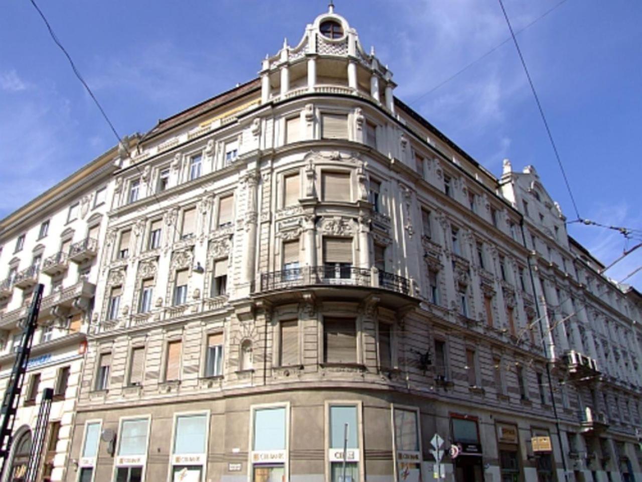 Synagogue Gozsdu Corner Apartment