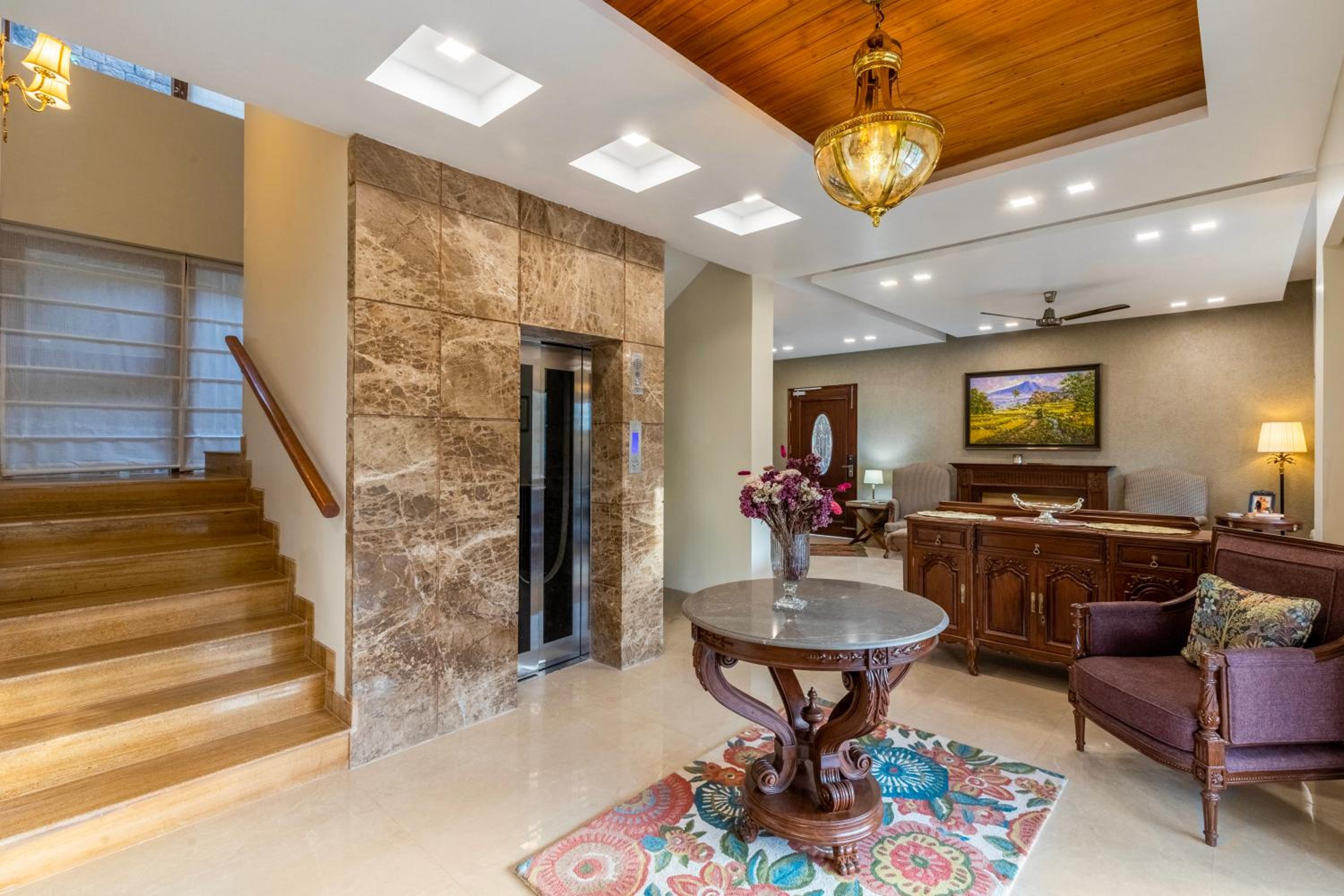 ELIVAAS Wisteria luxe 4BHK Entire Home in Kasauli view 3