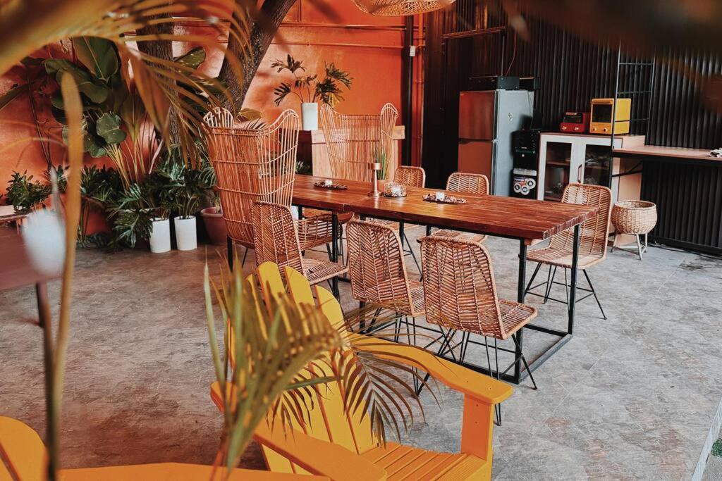 Bay Garden: Tropical Pool Villay