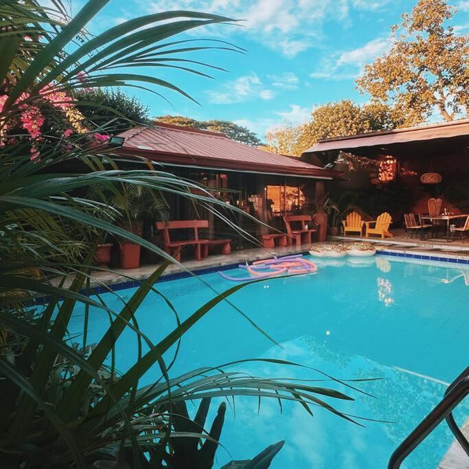 Bay Garden: Tropical Pool Villay