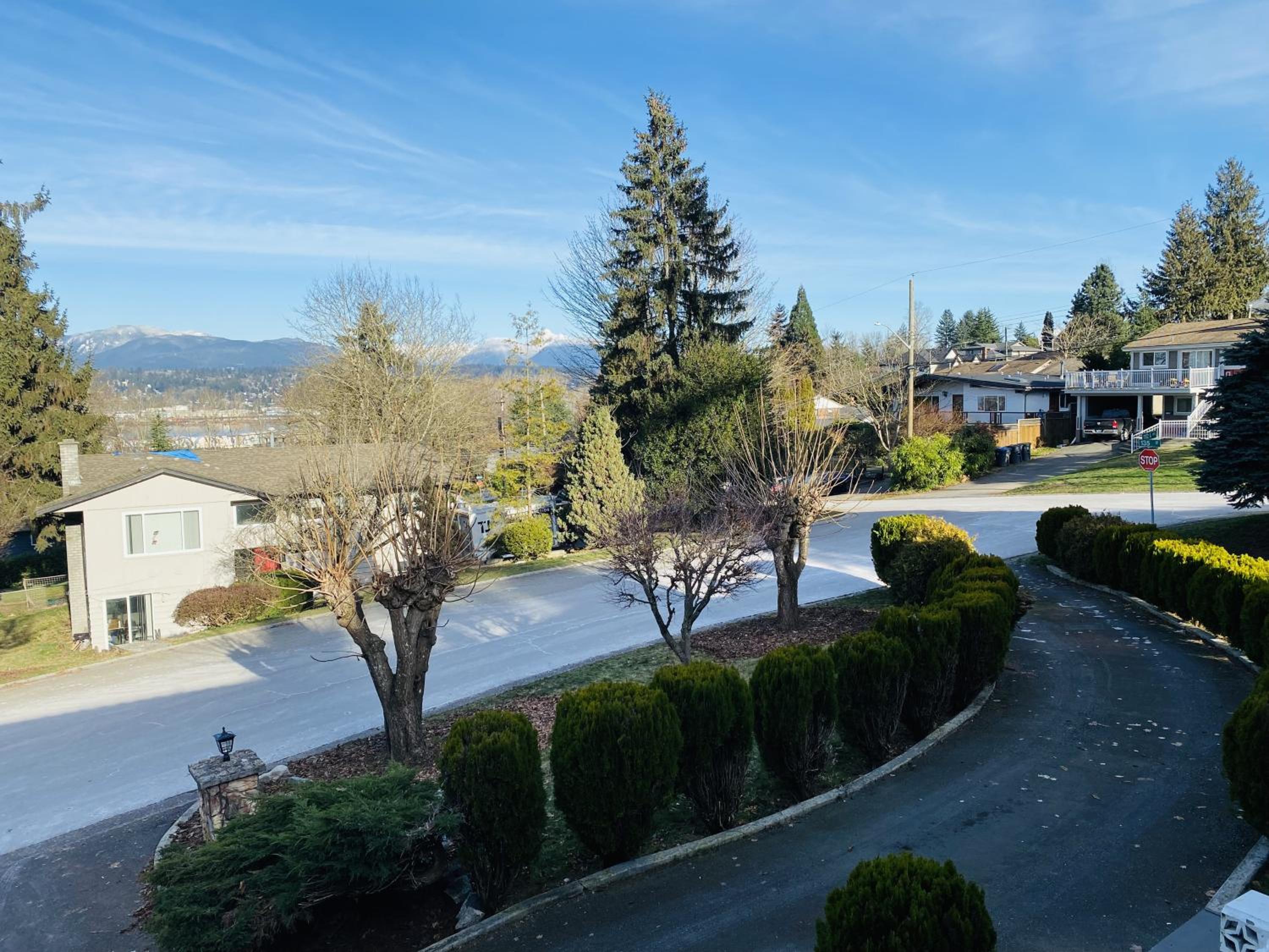 Large Apartment in Surrey Bolivar Heights