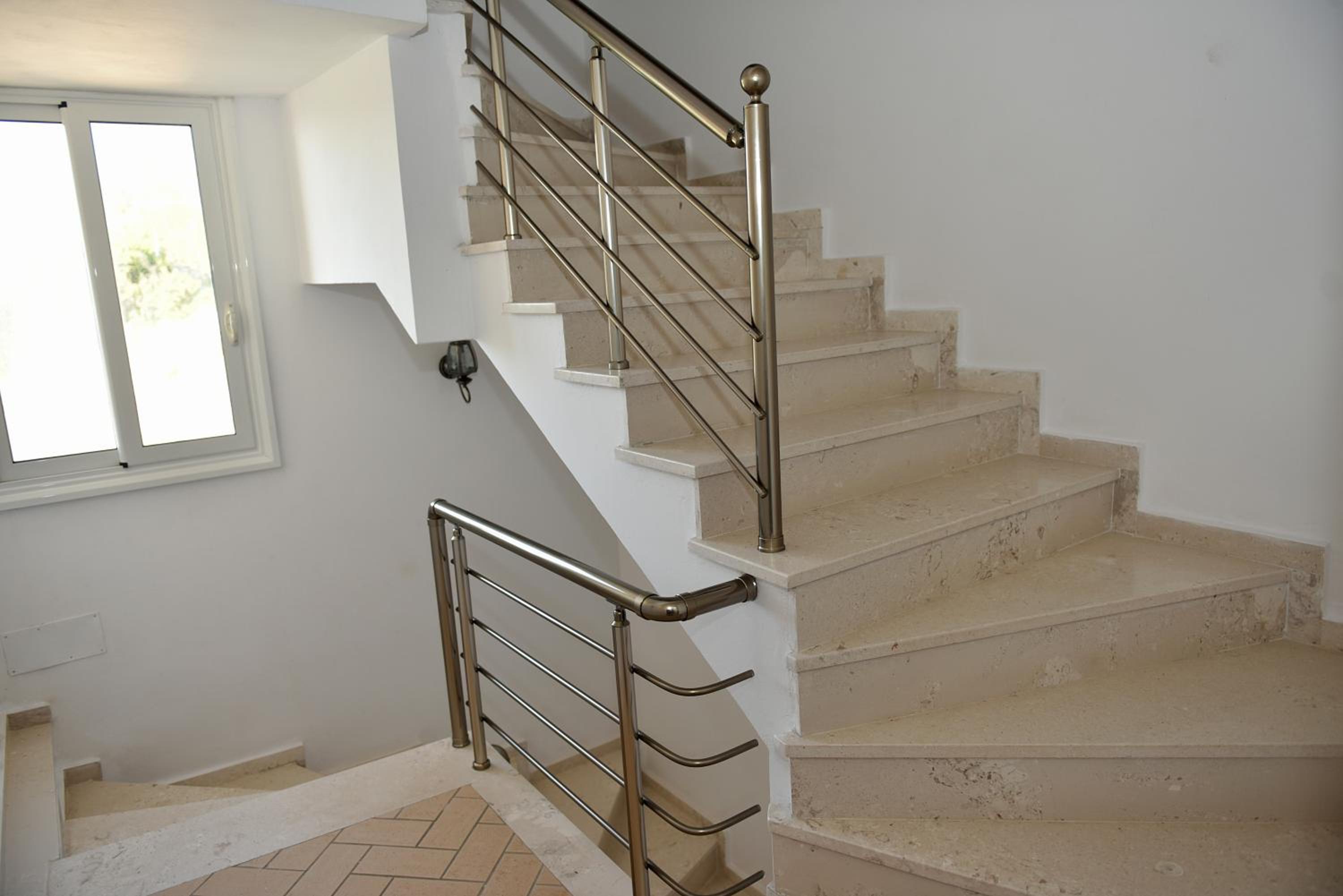 Vila Merkuri - 3-Storey Villa with Sea View