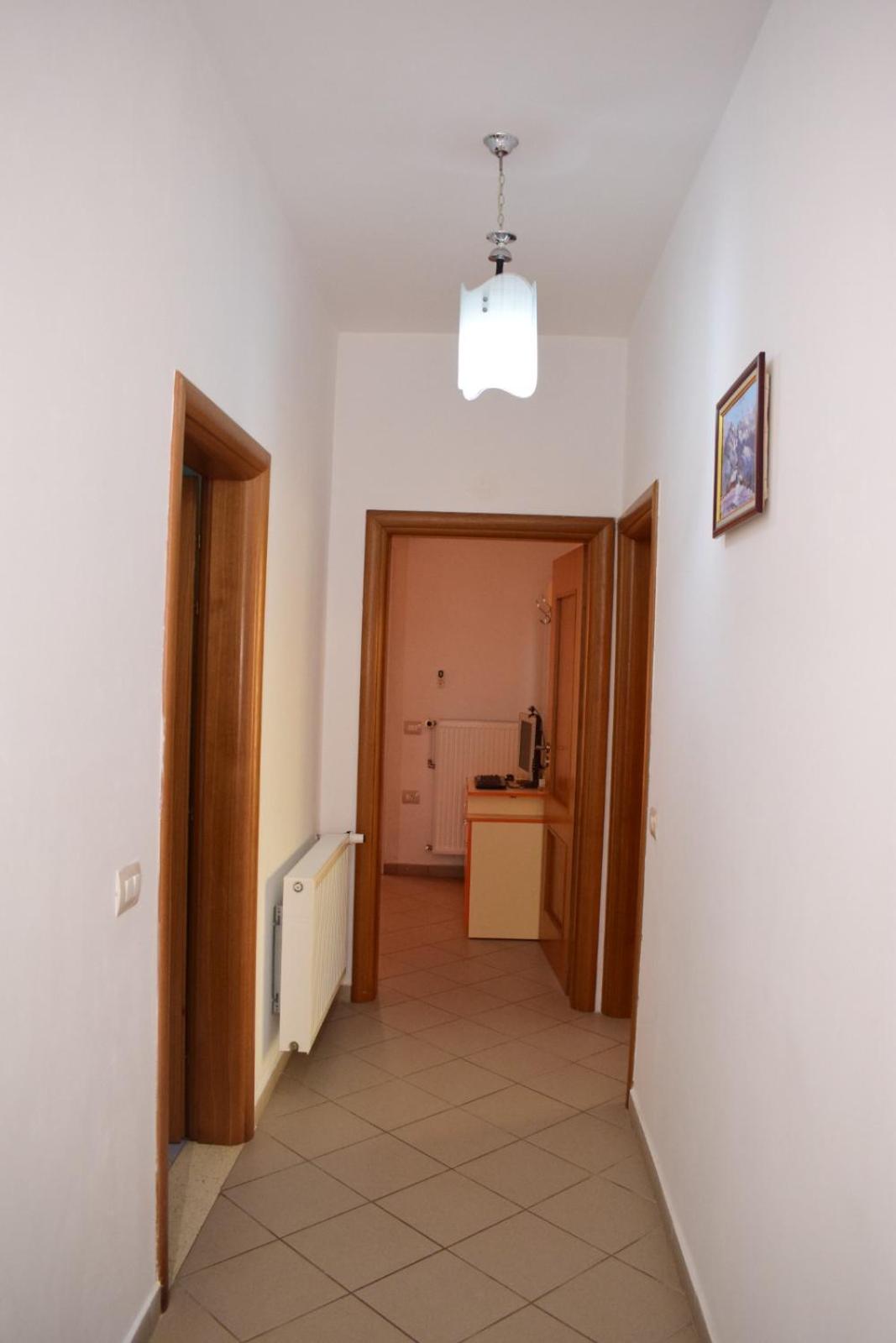 Vila Merkuri - 3-Storey Villa with Sea View