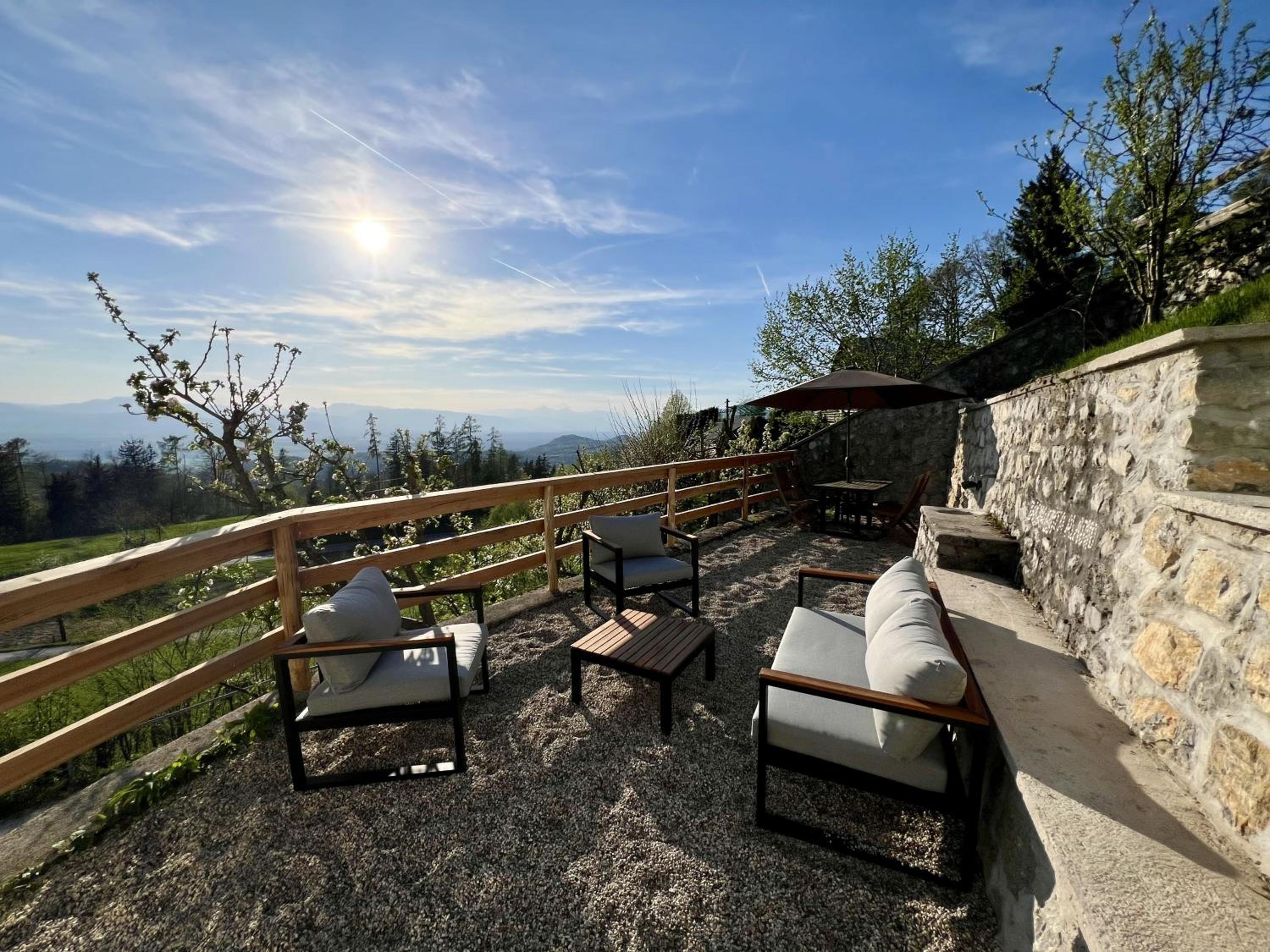 Elipa Cottage view 4