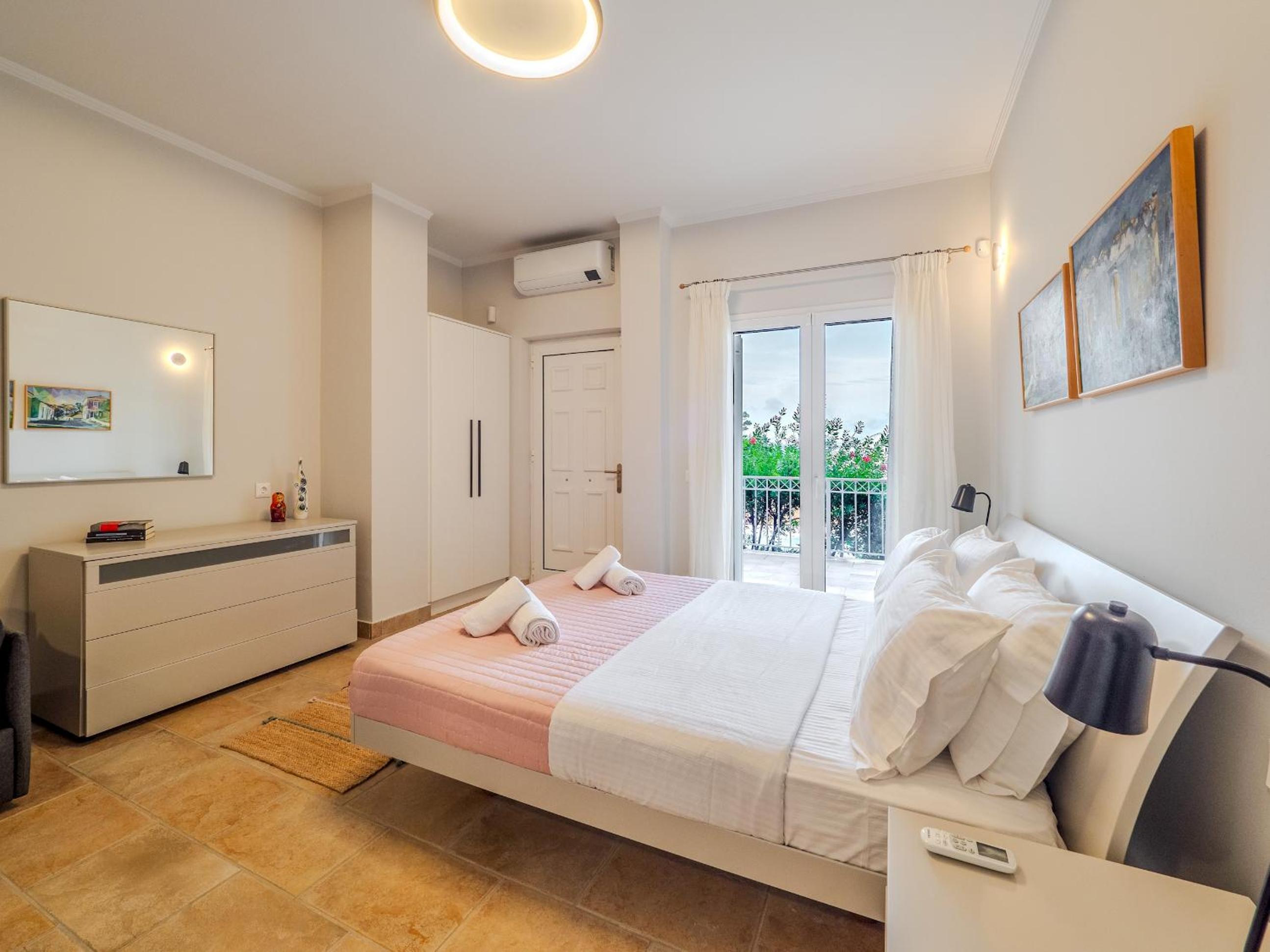 Tilia Tree Luxury apartment - Vast Pool and BBQ photo 2