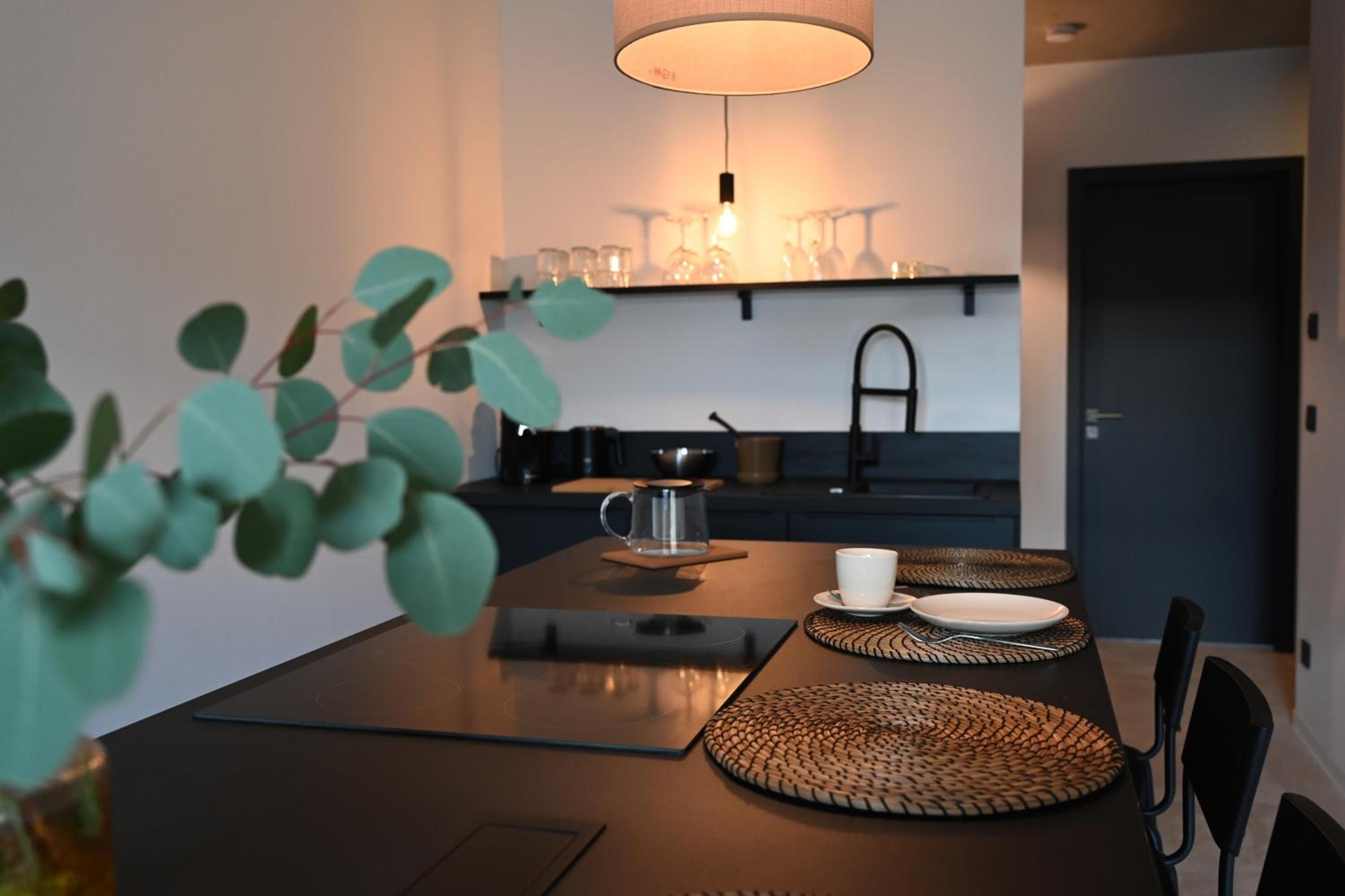 EIWELhome - stilvoll, urban-ruhig schlafen, bahnhofsnah, Balkon