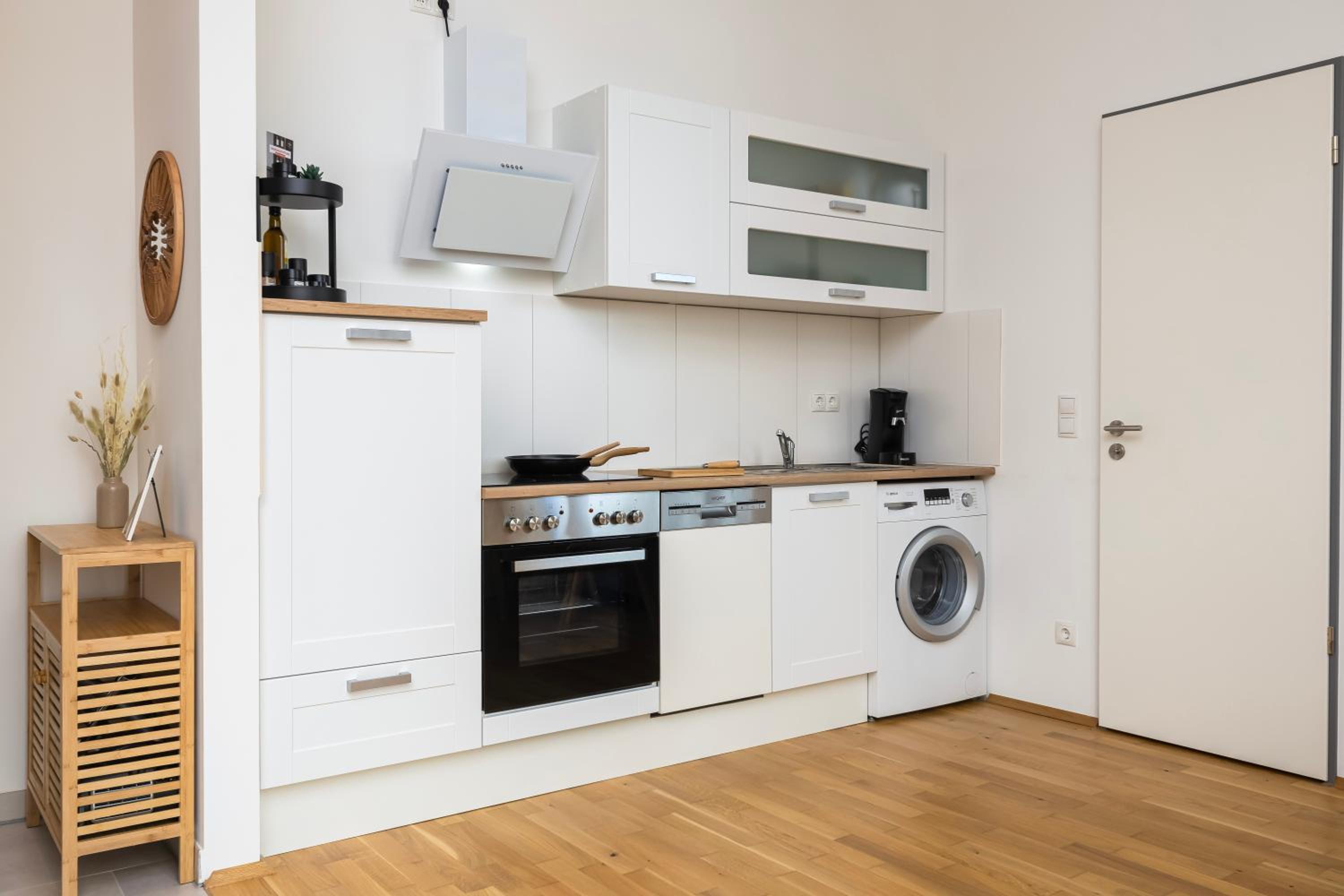 mayhome - das STRANDLOFT schönes Studioapartment mit Balkon, Küche und Tiefgarage - Sauna und Fitness direkt nebenan