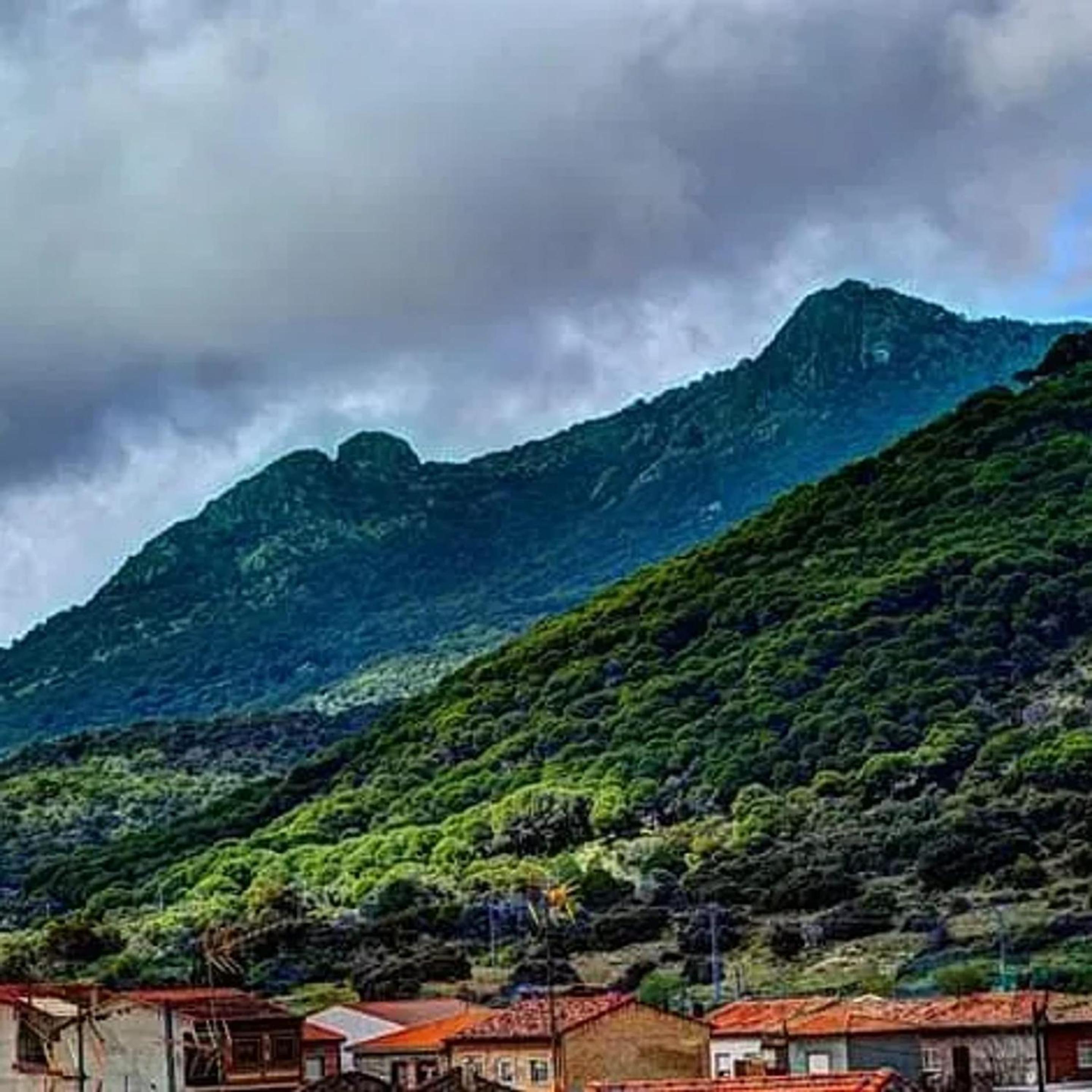 Spacious house in Cenicientos with mountain view