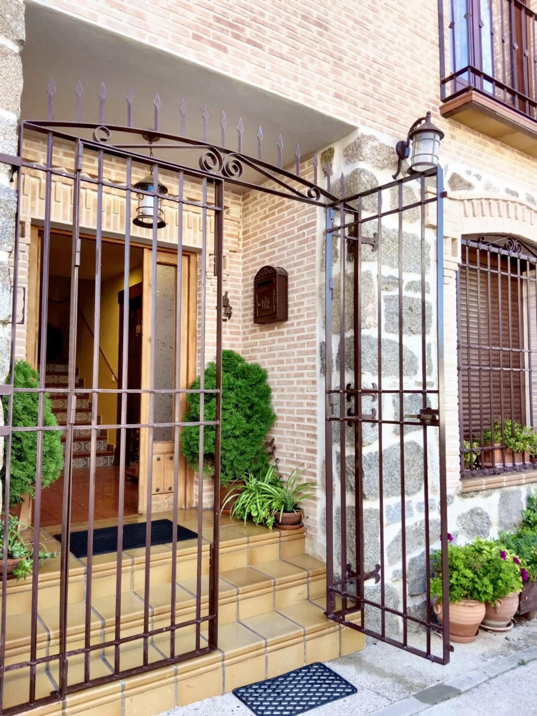 Spacious house in Cenicientos with mountain view