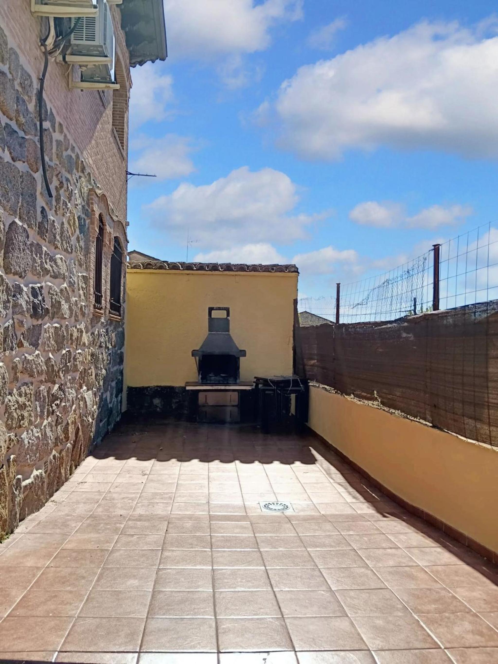 Spacious house in Cenicientos with mountain view