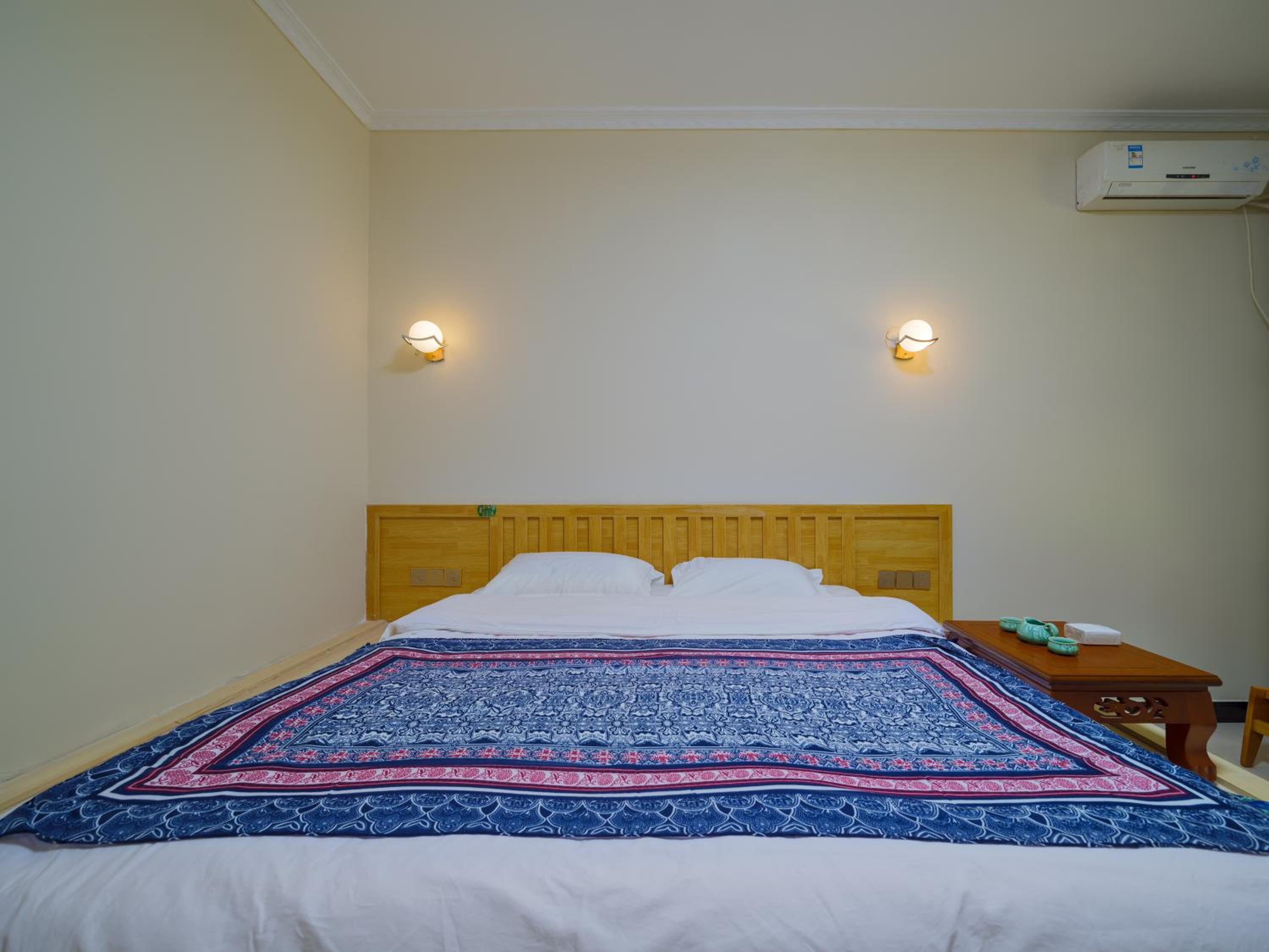 Dunhuang Hu Yang Inn