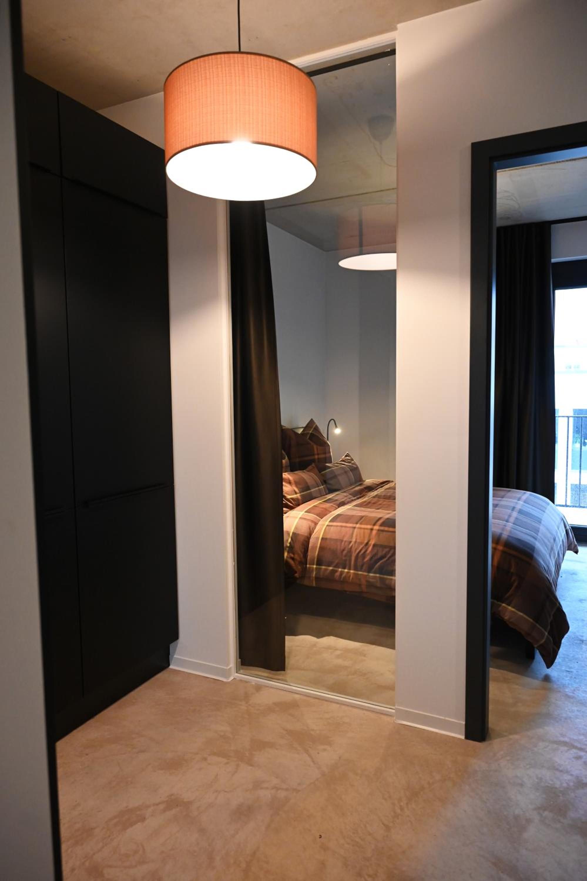 EIWELhome - stilvoll, urban-ruhig schlafen, bahnhofsnah, Balkon