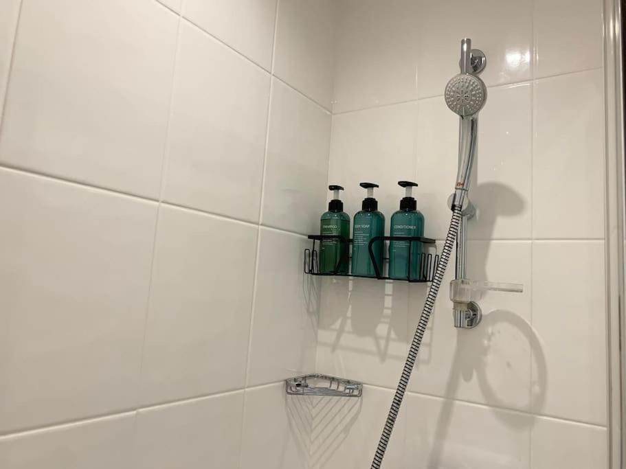 HNFC Stays - Prime Central Newcastle Studio w/ Gym+Free parking view 3