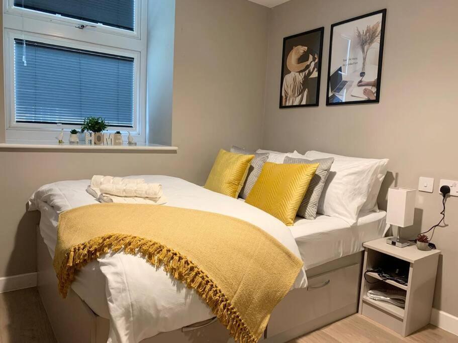 HNFC Stays - Prime Central Newcastle Studio w/ Gym+Free parking view 4