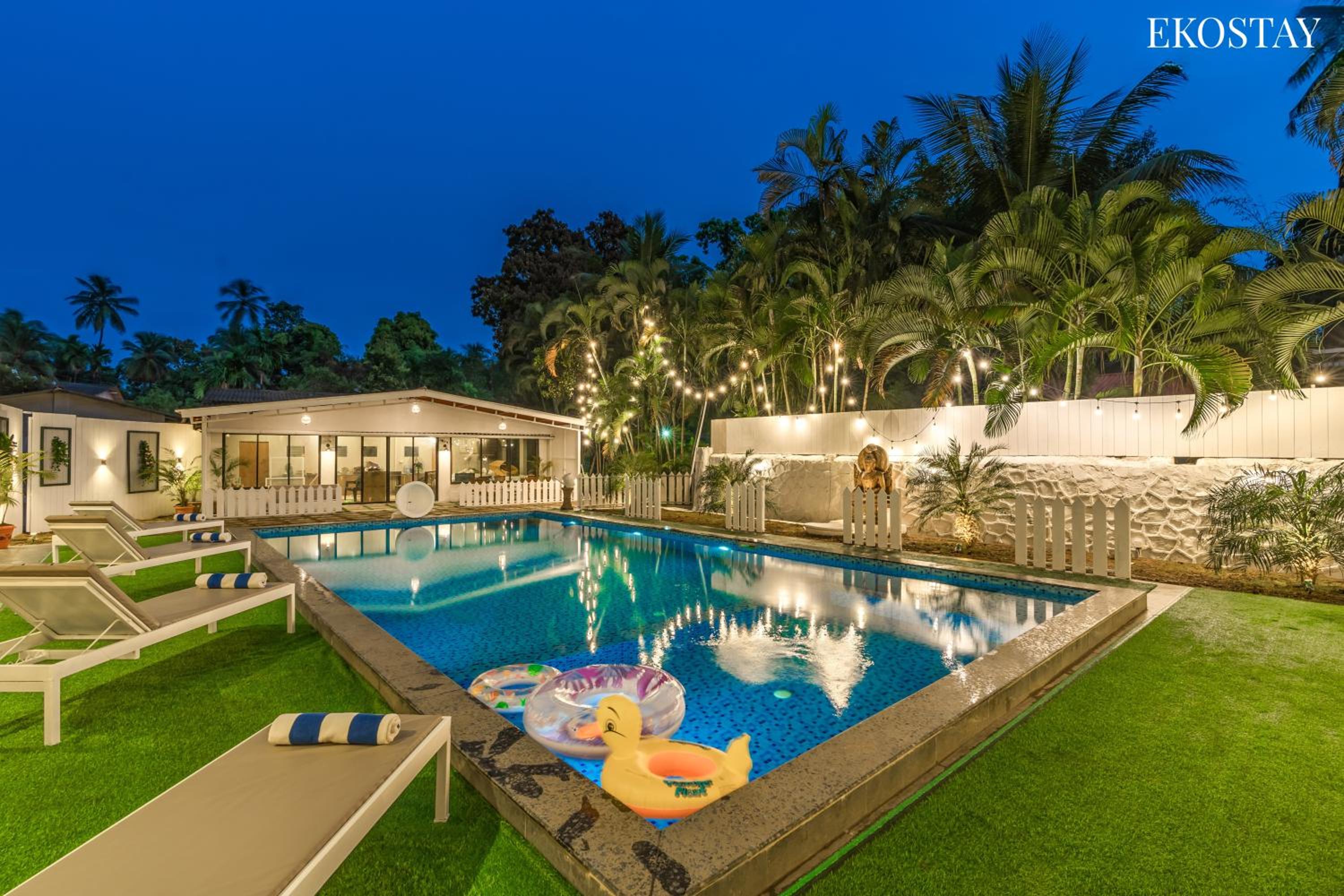 Ekostay Gold Sea Shore Villa I Rooftop Turf I 100 Meters away from the Beach view 4