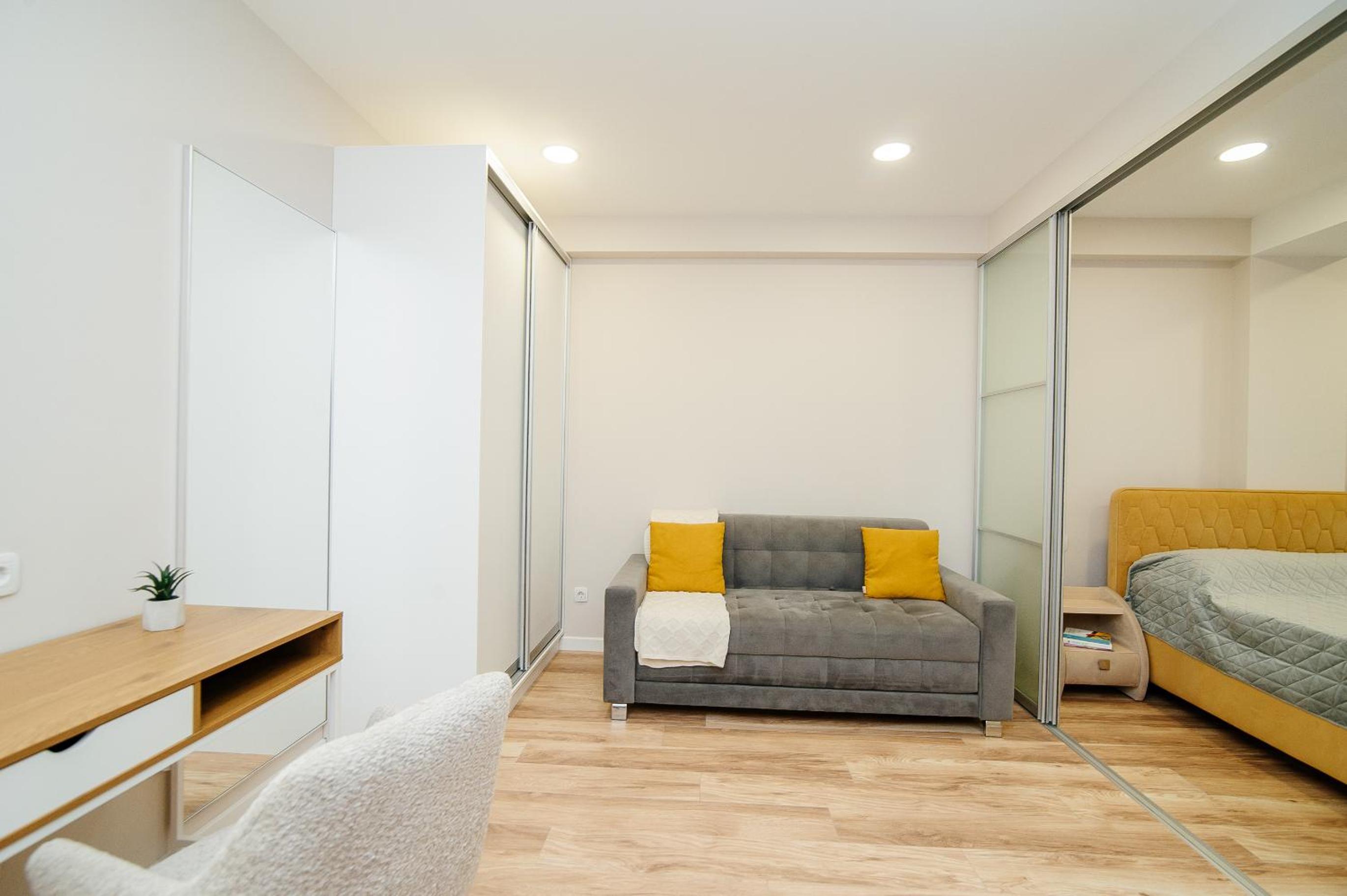 Cozy Apartment - 4th Floor view 5
