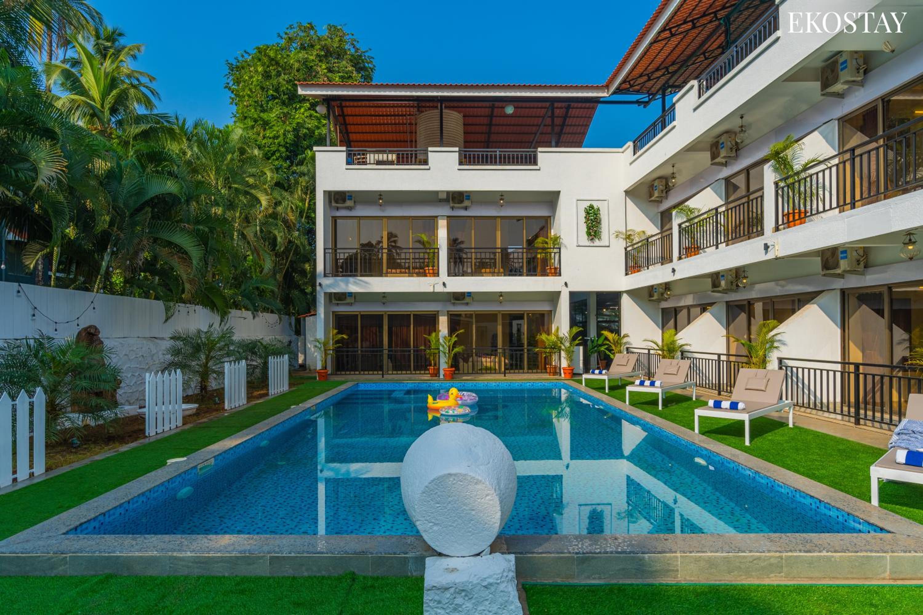 Ekostay Gold Sea Shore Villa I Rooftop Turf I 100 Meters away from the Beach view 5