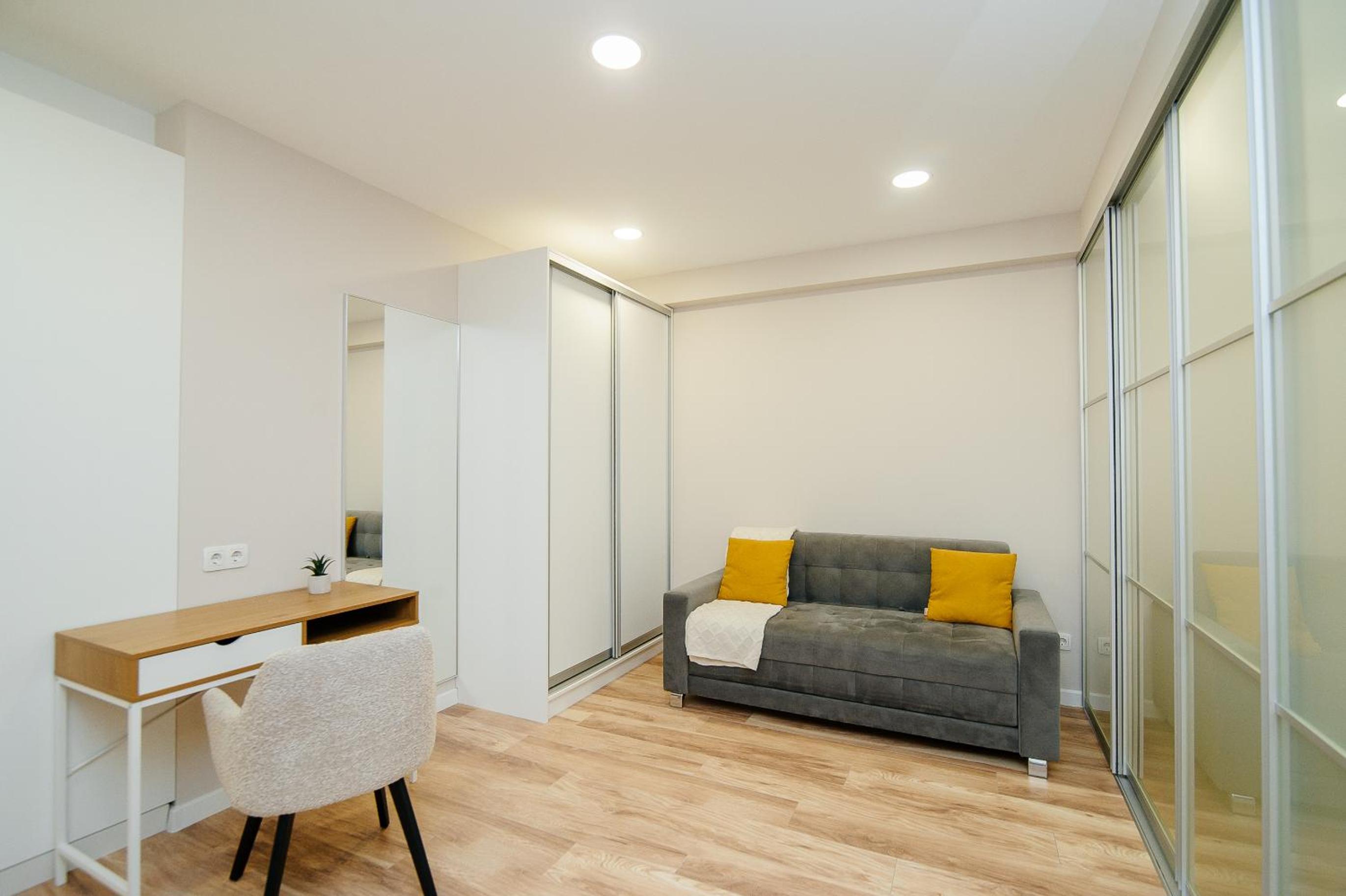 Cozy Apartment - 4th Floor view 4