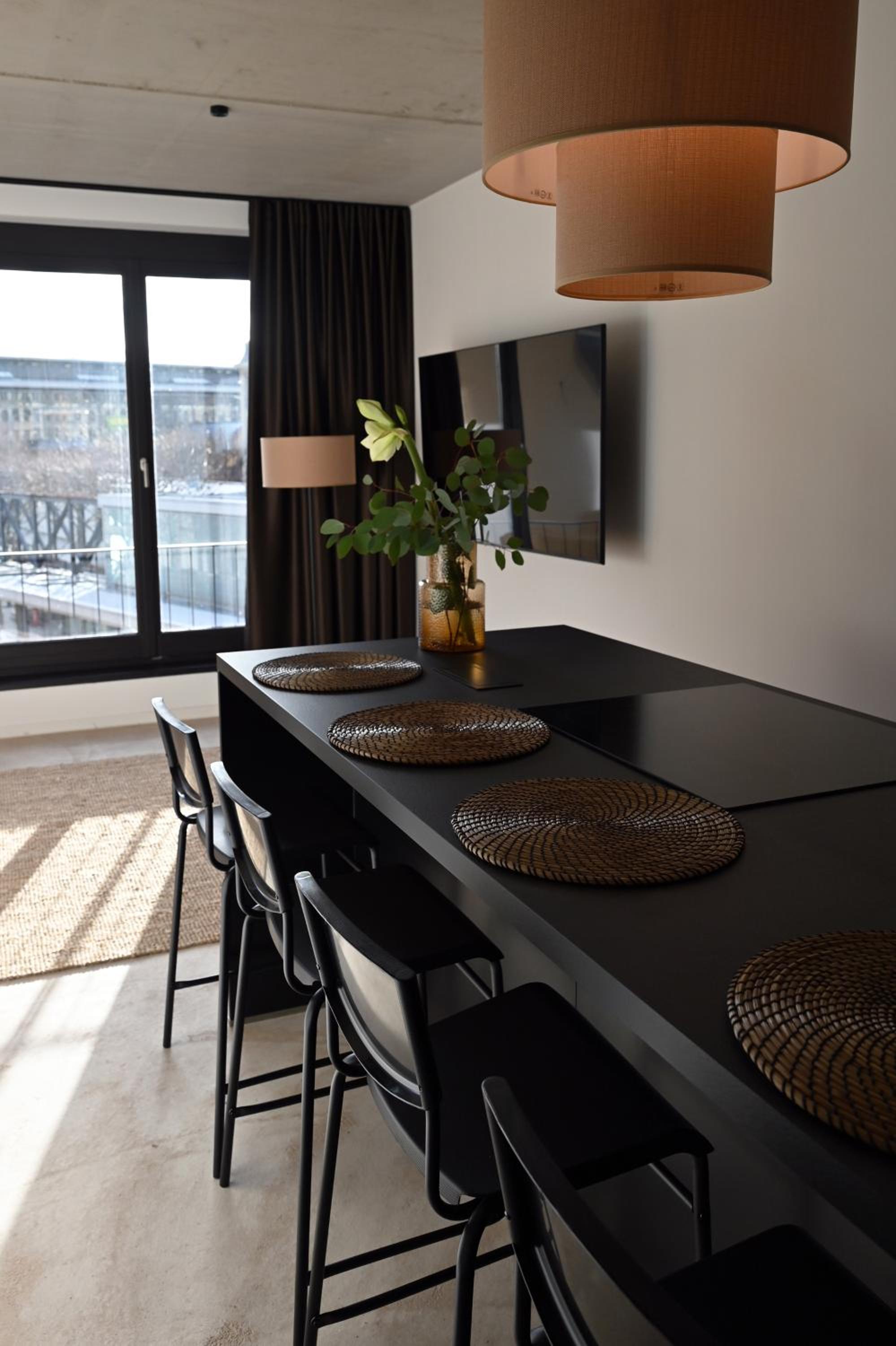 EIWELhome - stilvoll, urban-ruhig schlafen, bahnhofsnah, Balkon