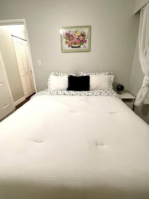 Large Apartment in Surrey Bolivar Heights