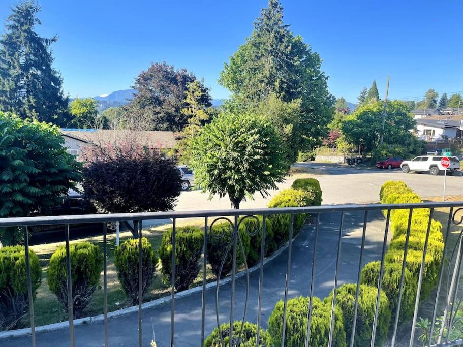 Large Apartment in Surrey Bolivar Heights