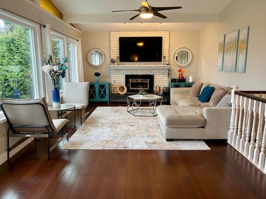 Large Apartment in Surrey Bolivar Heights