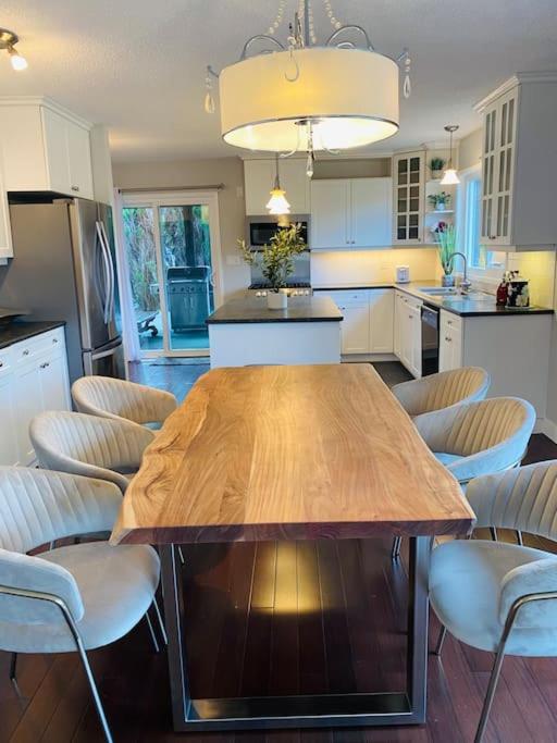 Large Apartment in Surrey Bolivar Heights