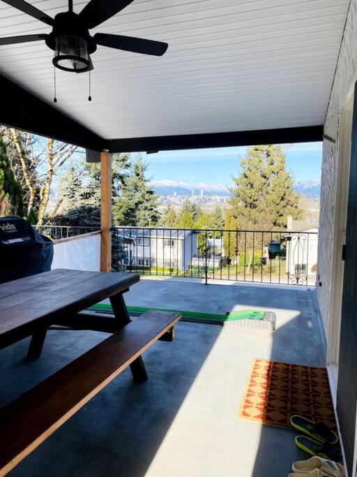 Large Apartment in Surrey Bolivar Heights