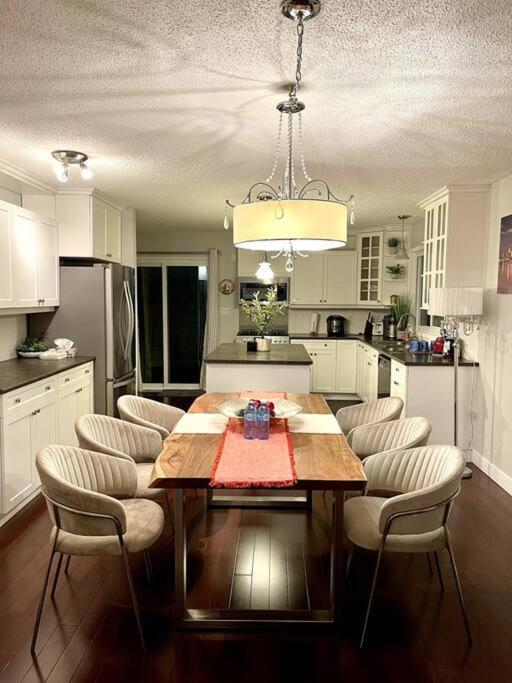 Large Apartment in Surrey Bolivar Heights
