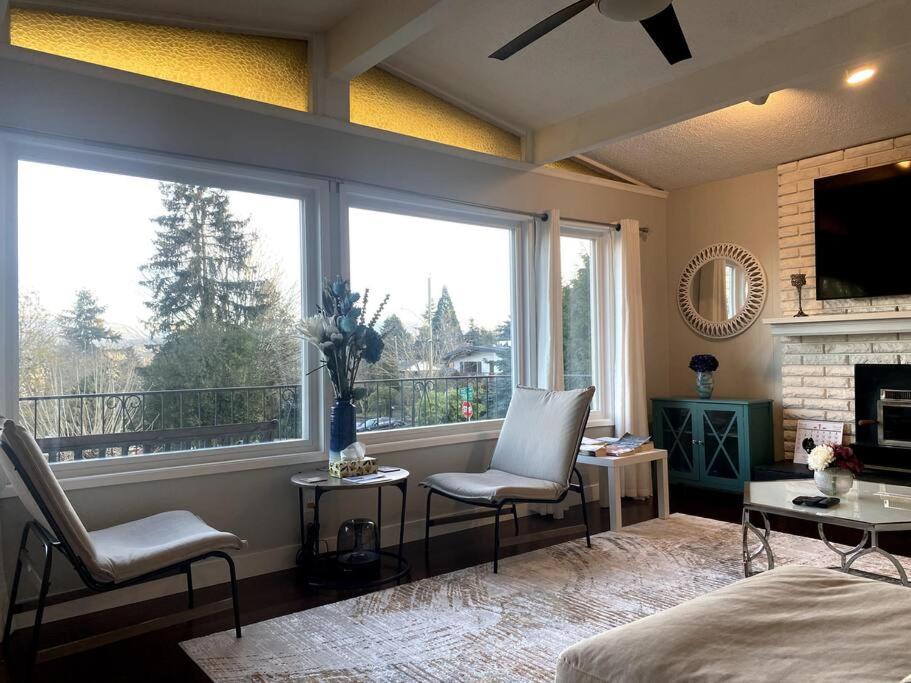 Large Apartment in Surrey Bolivar Heights