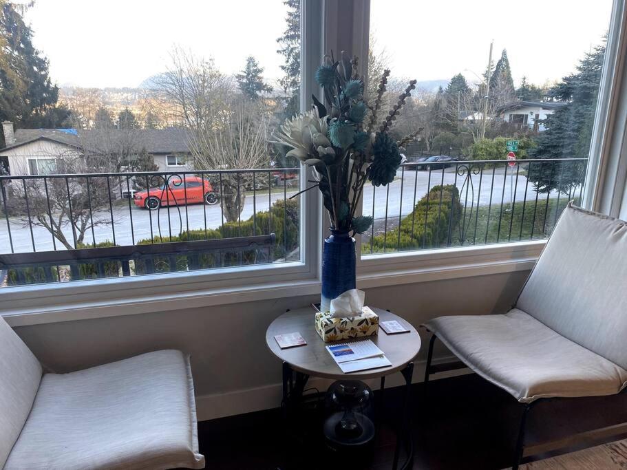 Large Apartment in Surrey Bolivar Heights