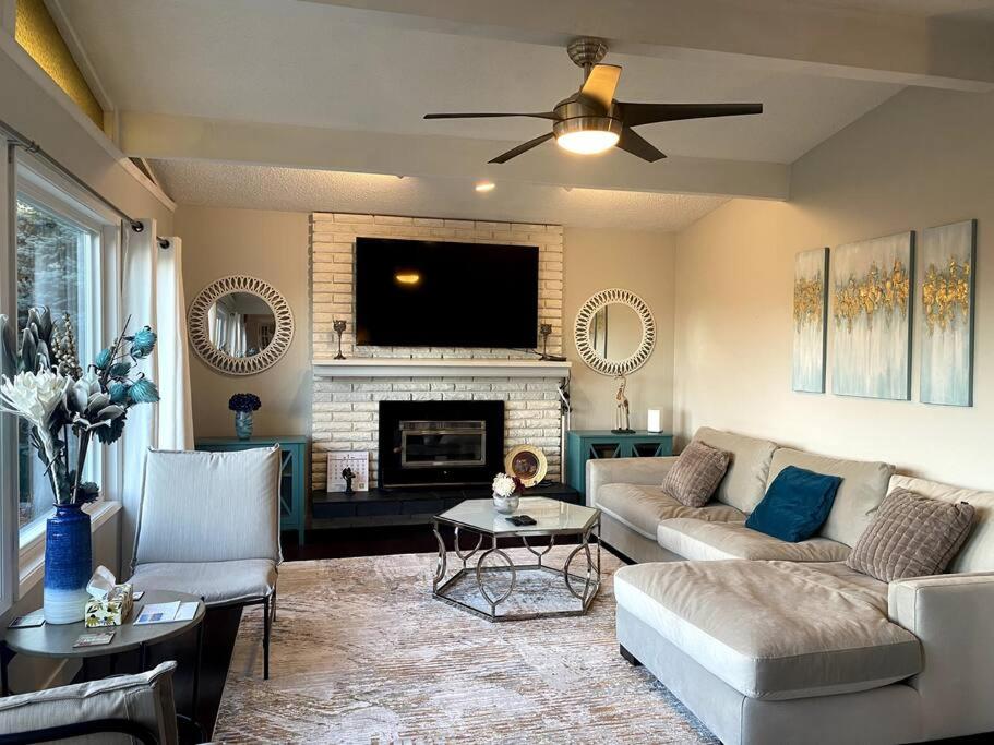 Large Apartment in Surrey Bolivar Heights