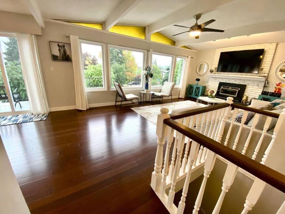 Large Apartment in Surrey Bolivar Heights