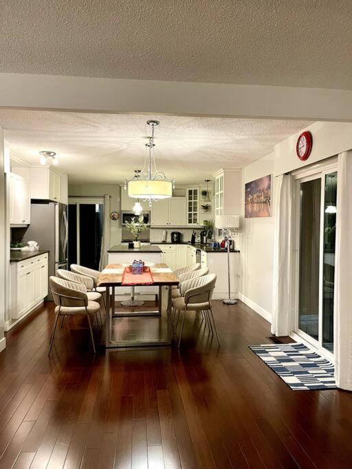 Large Apartment in Surrey Bolivar Heights