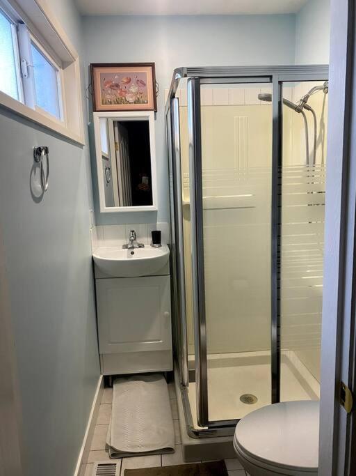 Large Apartment in Surrey Bolivar Heights