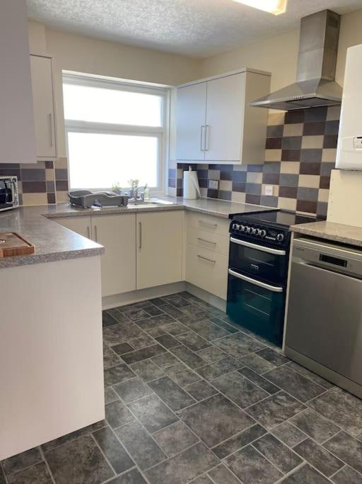 HARBOUR HEIGHTS - Weymouth - FREE parking space view 2