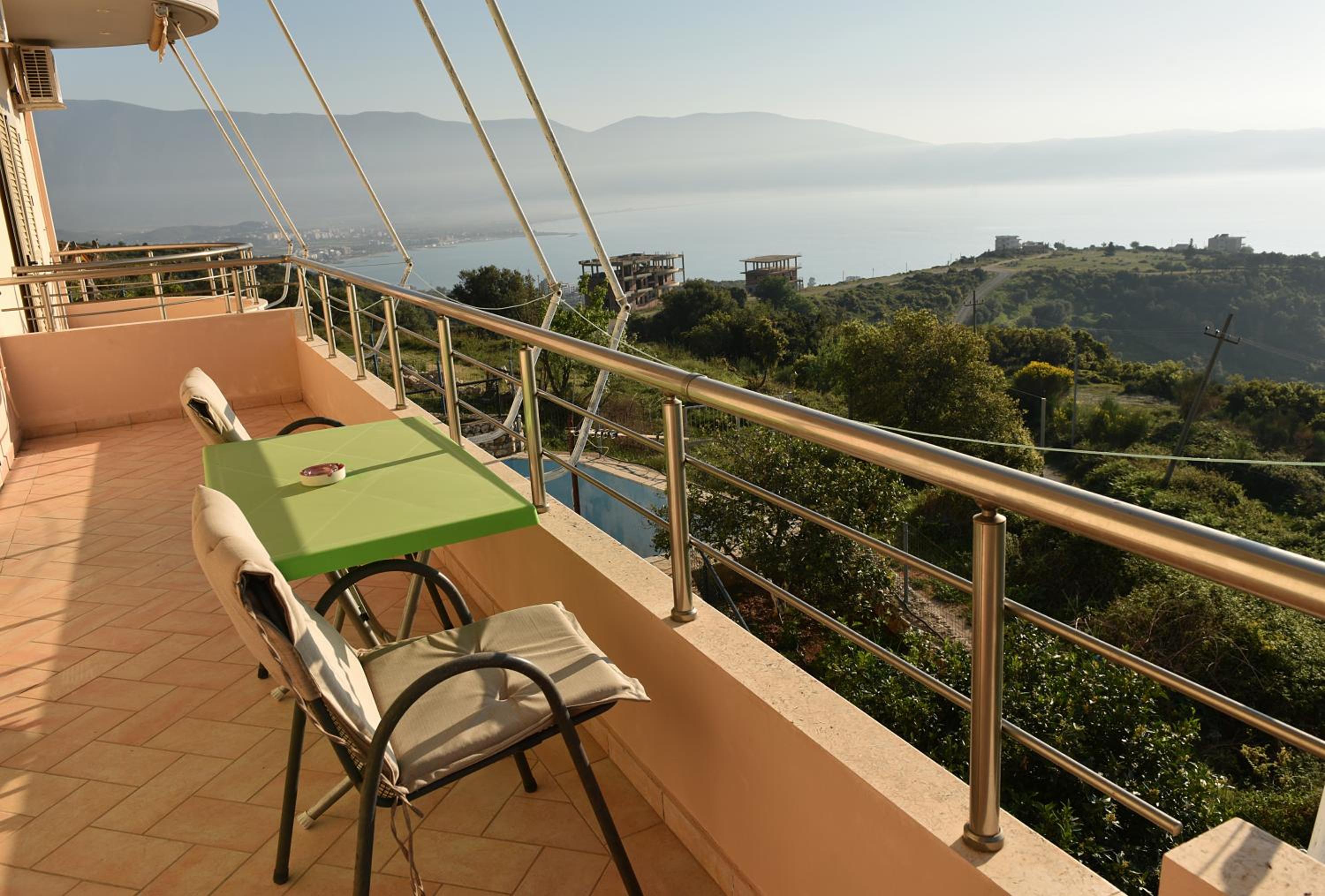 Vila Merkuri - 3-Storey Villa with Sea View