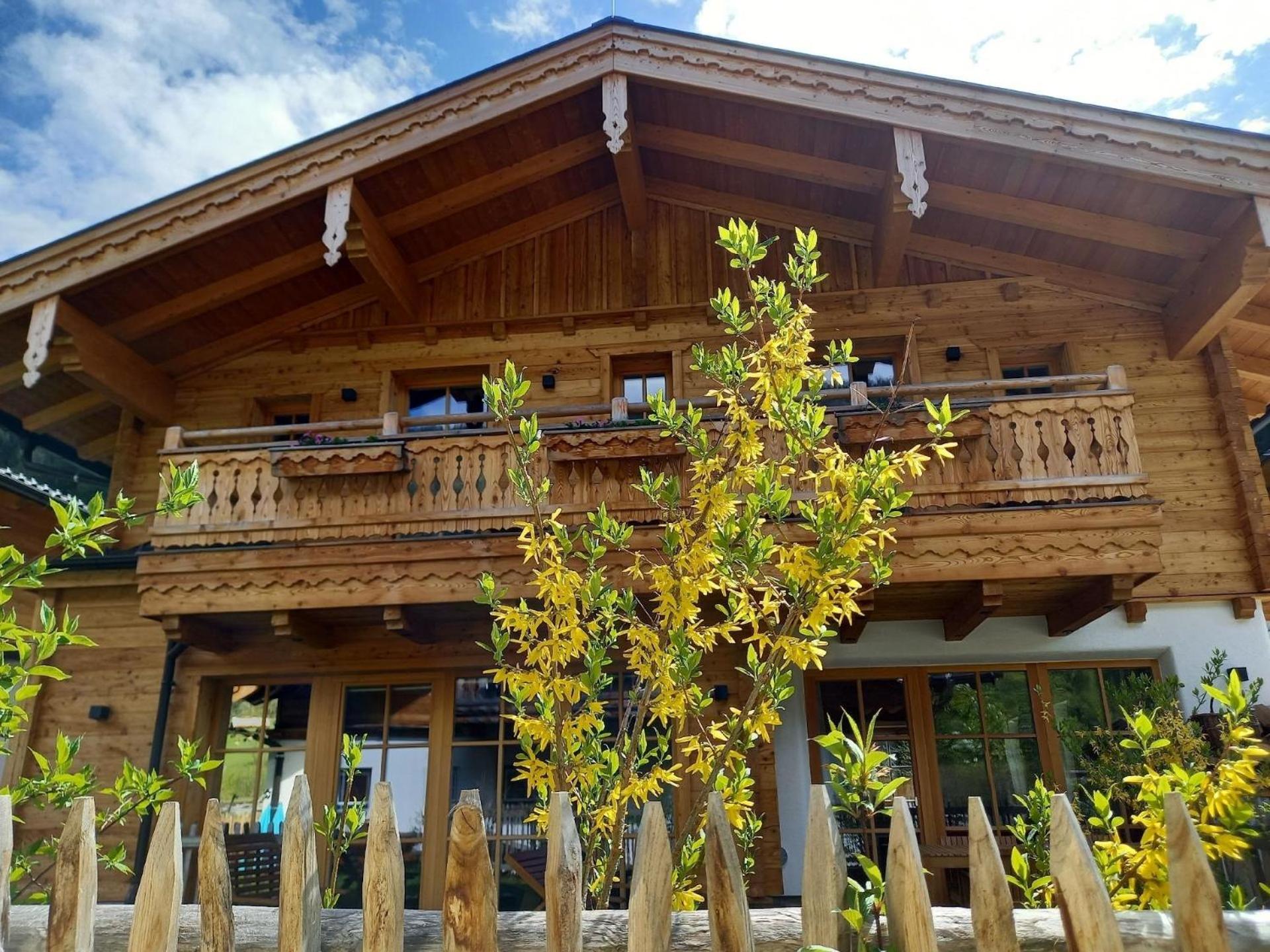 Birnbaum Chalet Kreuzkogel mit Naturbadesee und eingezäunten Garten
