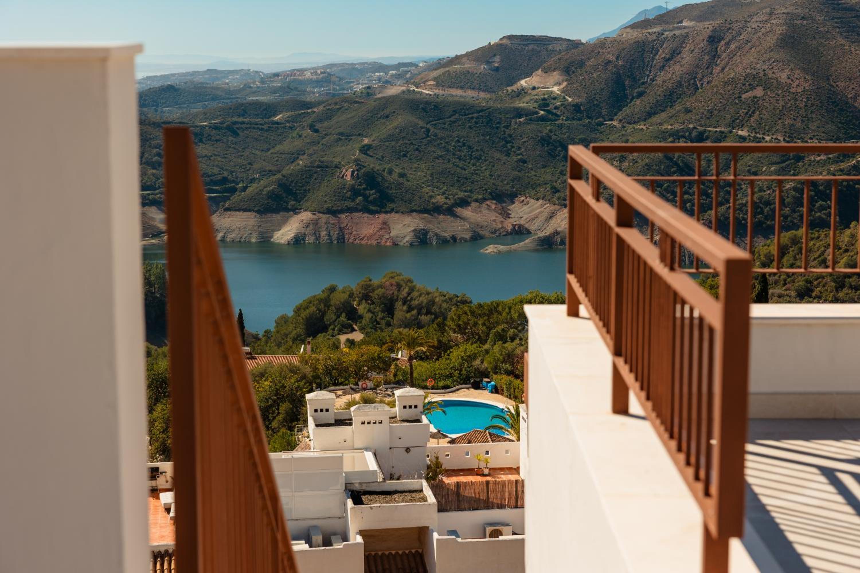 New built penthouse with stunning sea views Almazara Hills