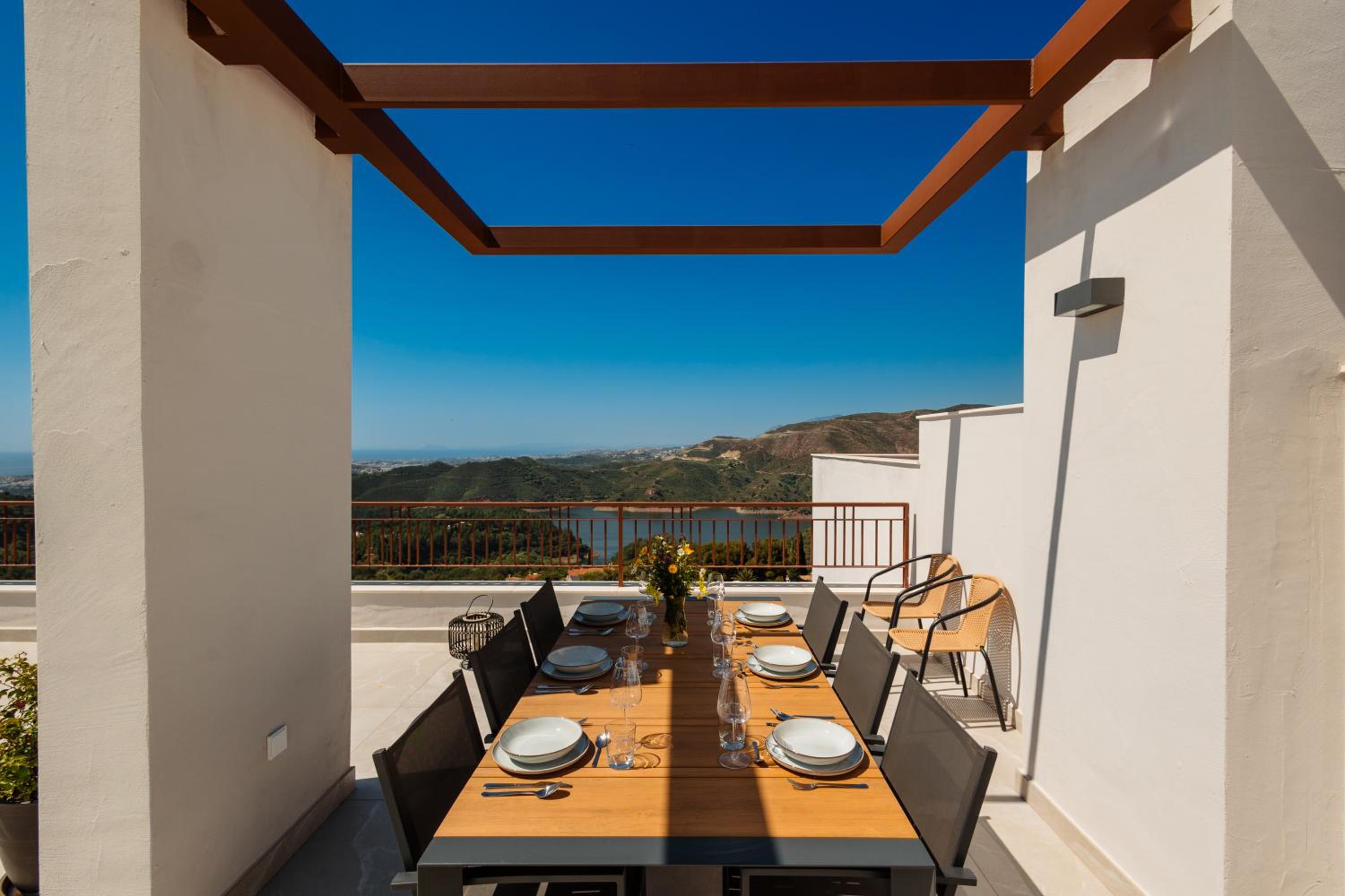 New built penthouse with stunning sea views Almazara Hills