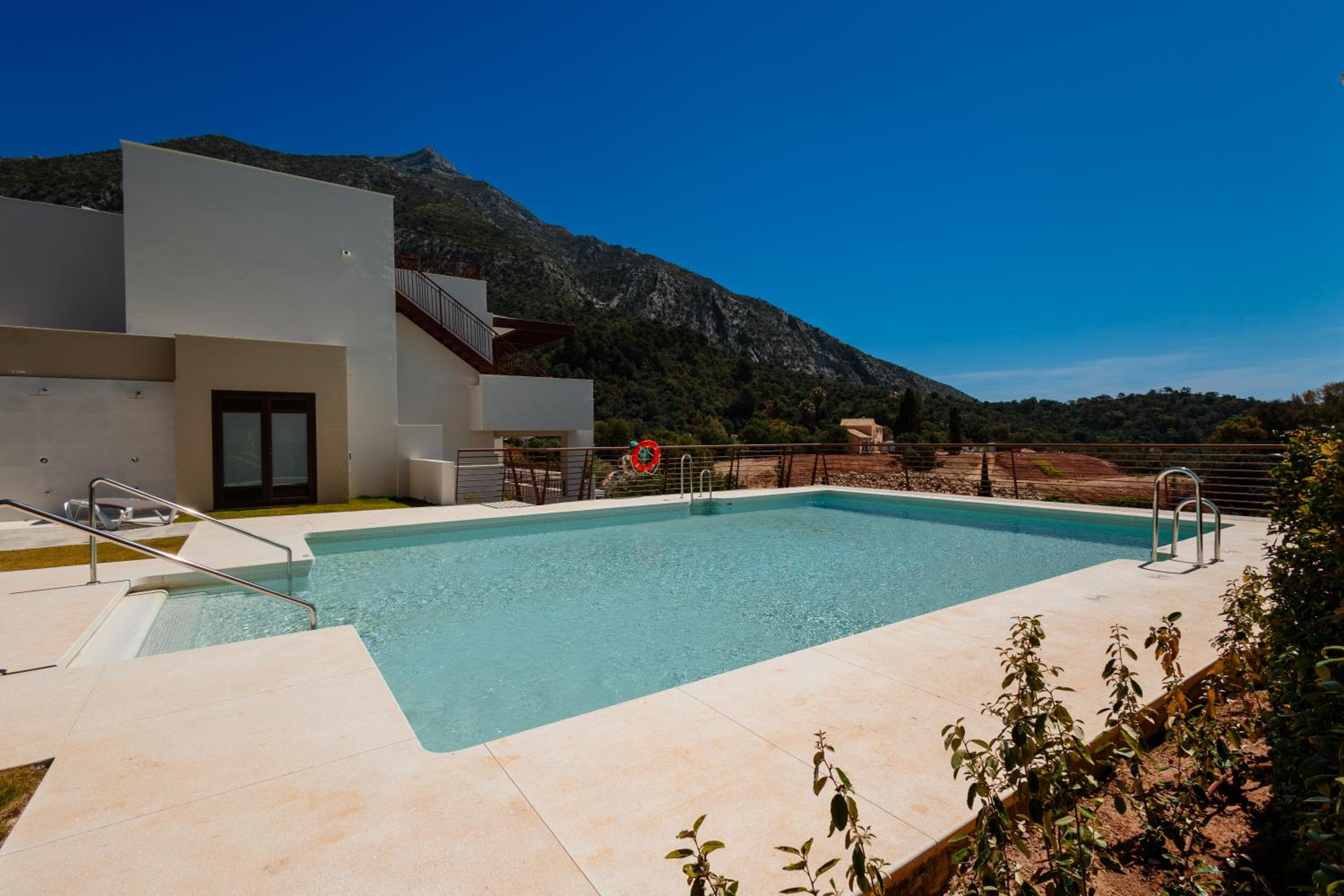 New built penthouse with stunning sea views Almazara Hills