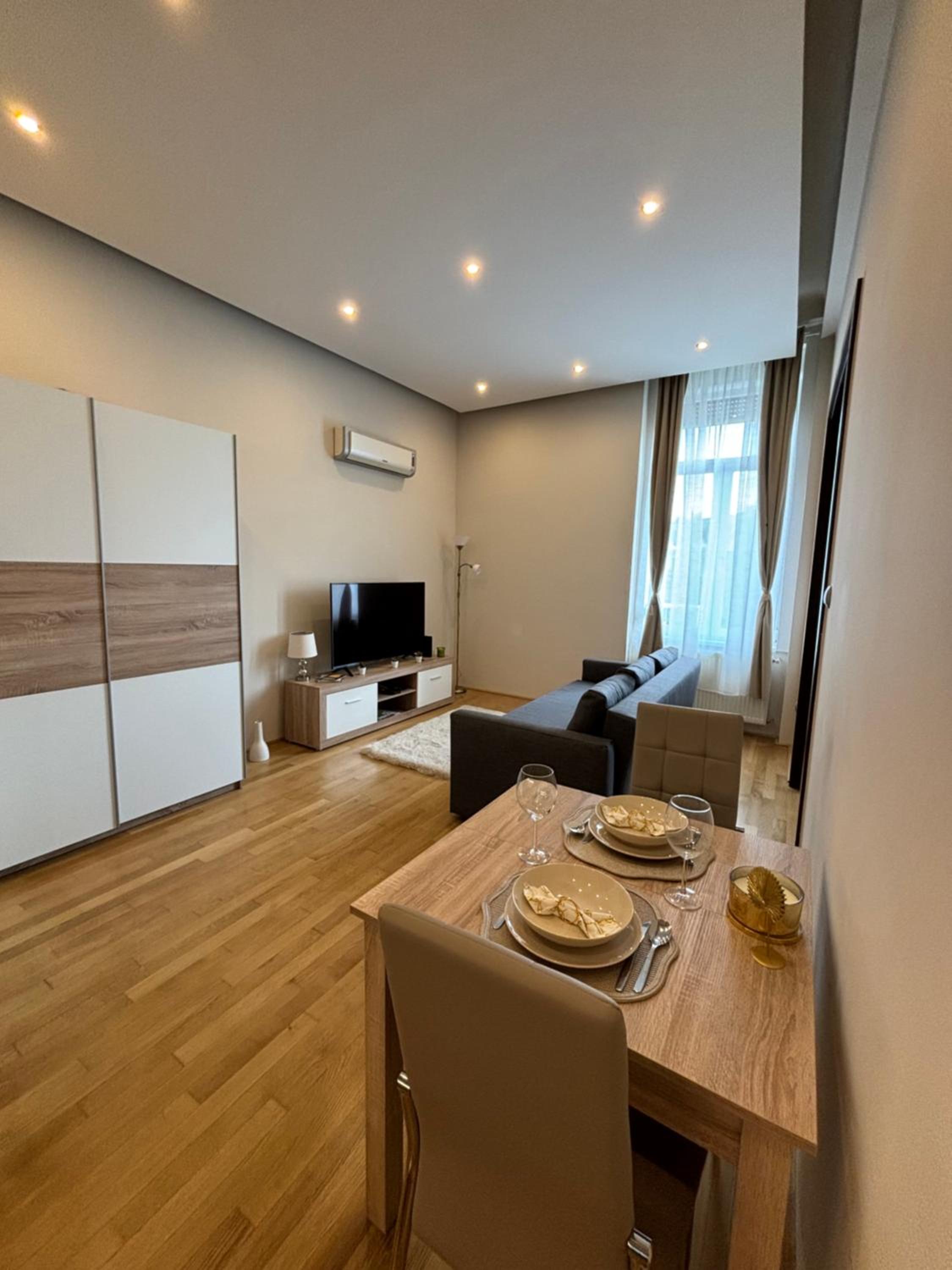 Synagogue Gozsdu Corner Apartment
