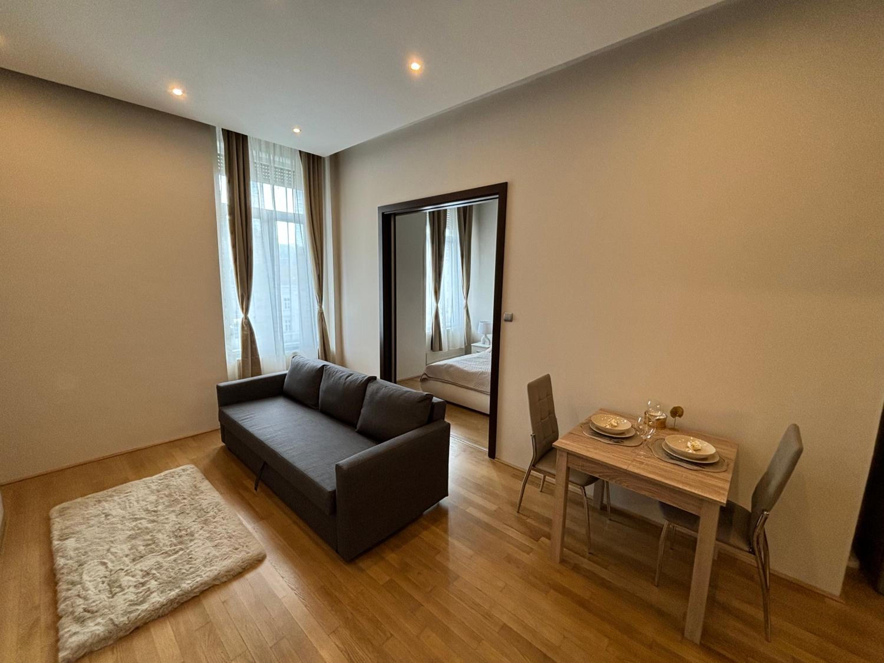 Synagogue Gozsdu Corner Apartment