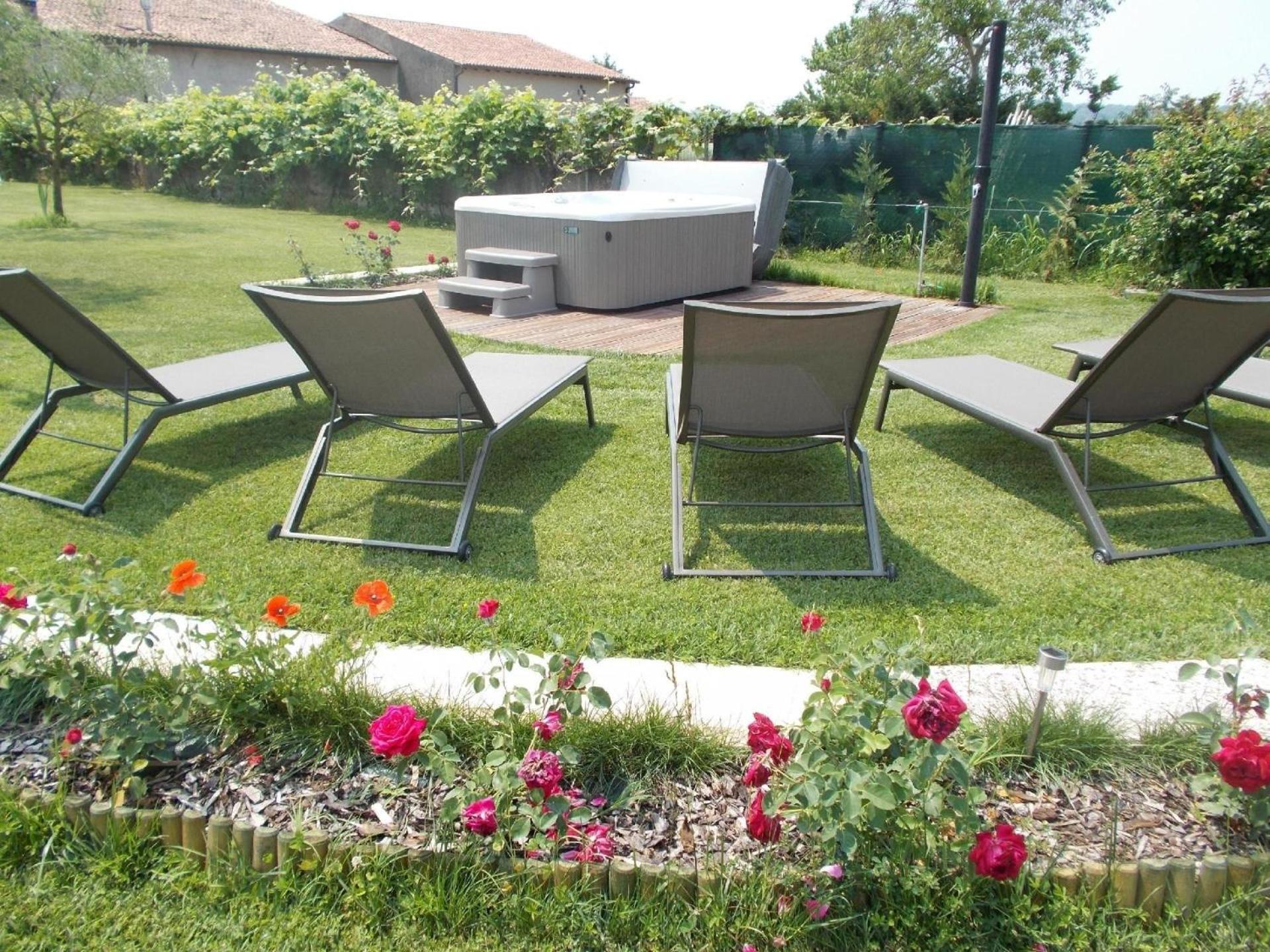 Appartement in Forneletti mit Beheiztem Whirlpool