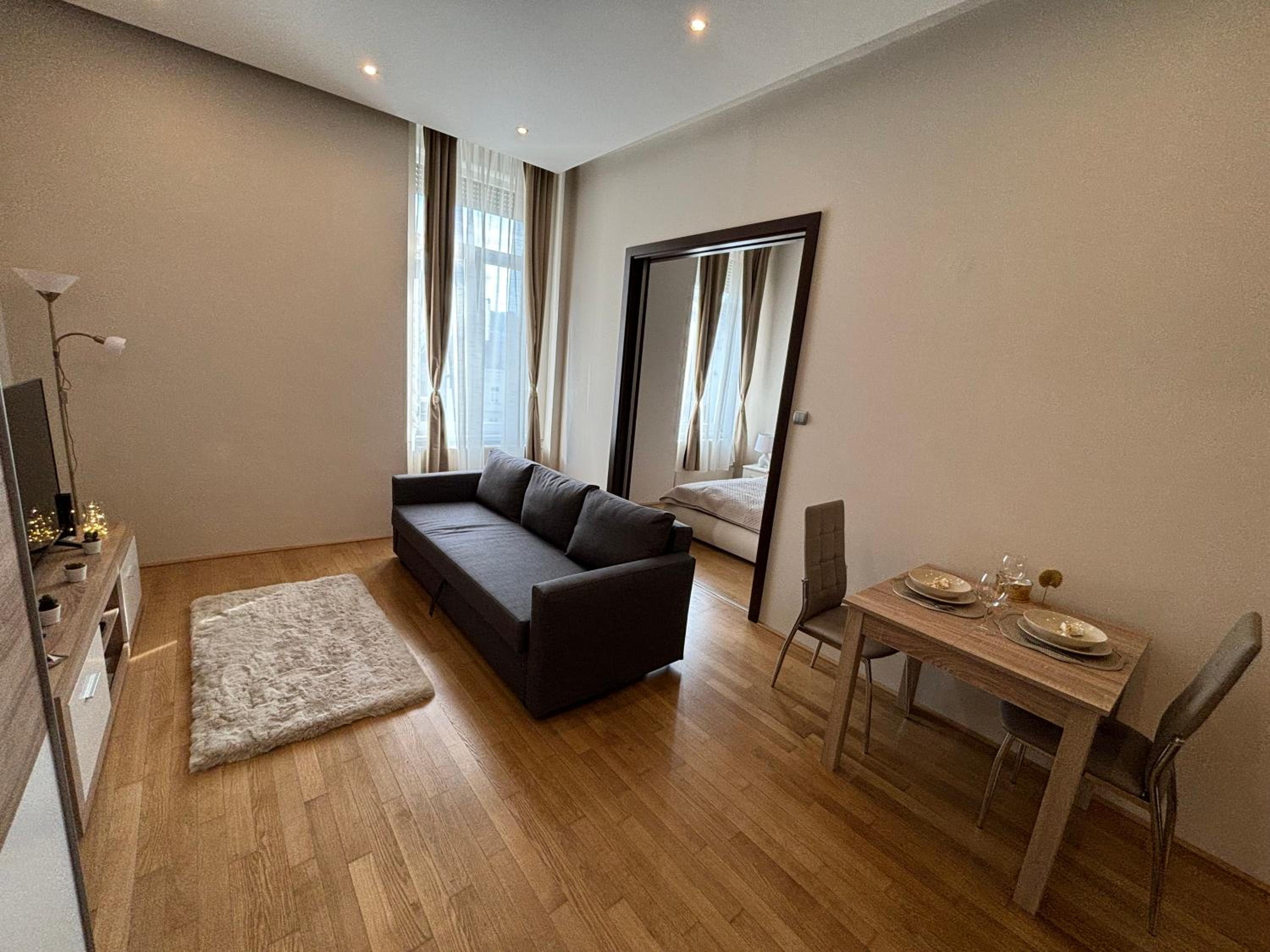 Synagogue Gozsdu Corner Apartment