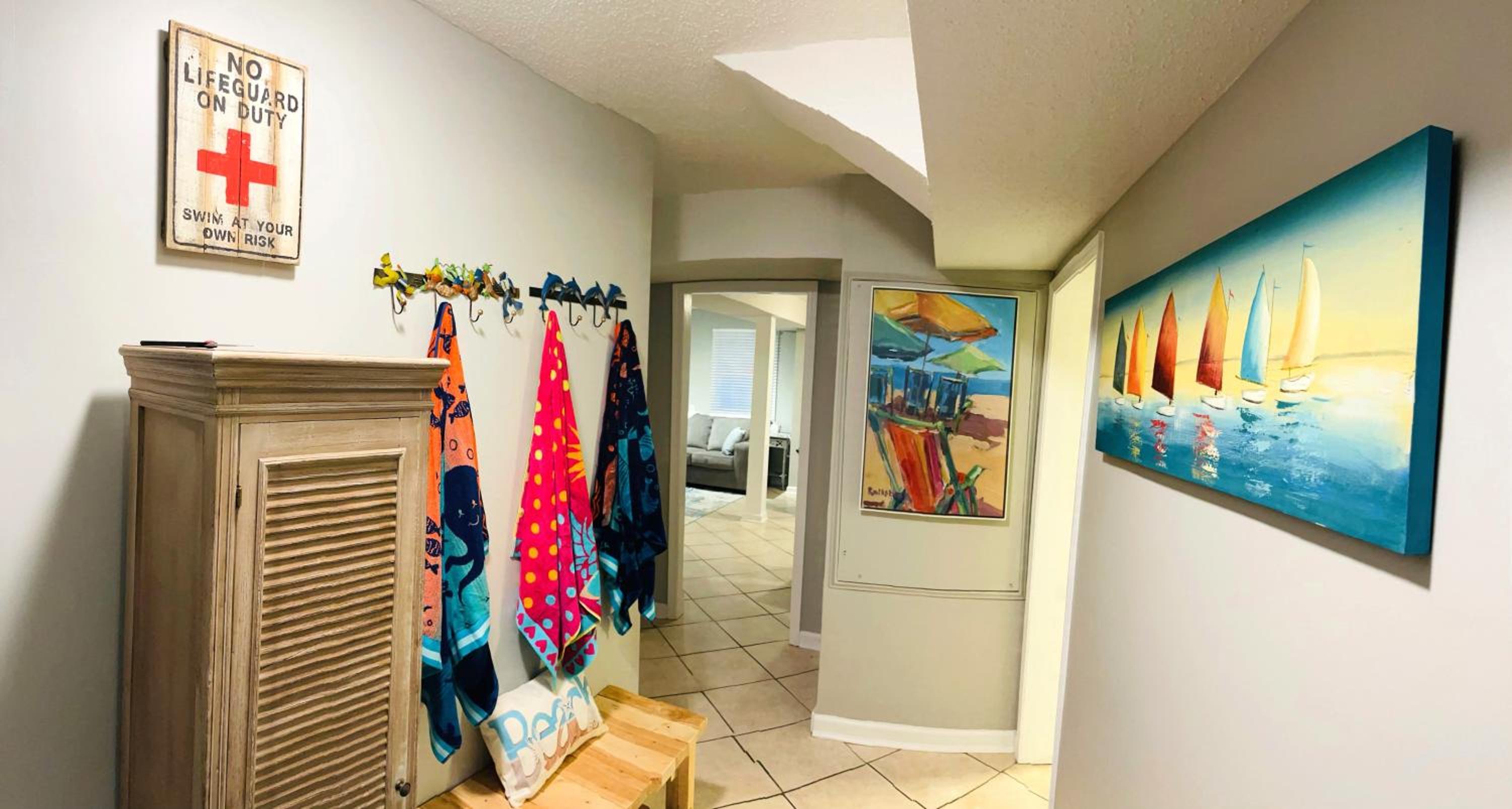 30 Sec to the Beach, Sun, Sand & Sunrises with a Family & Pet Friendly Backyard!